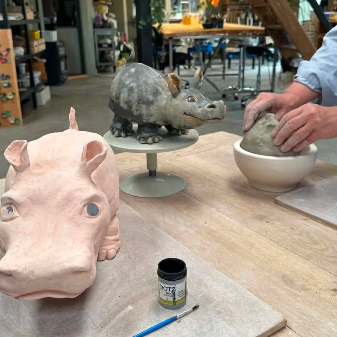 Skulpturkursus med flodhest lavet af Hanne Schwarz hos Leymus