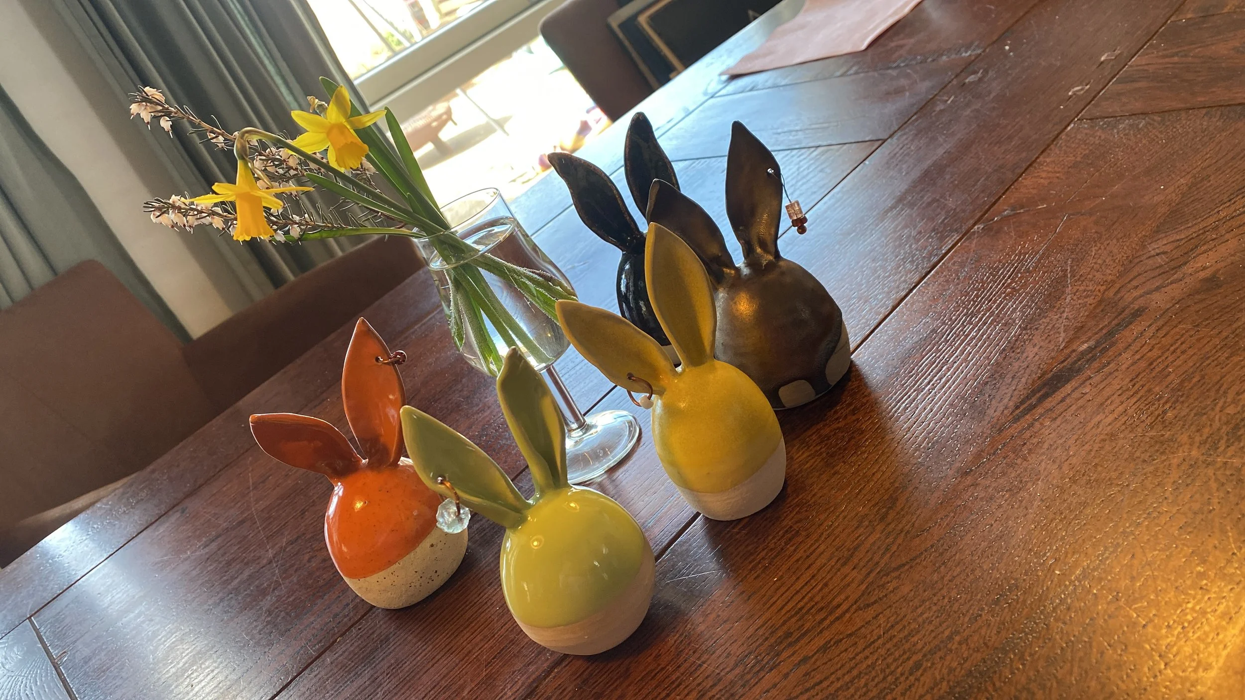 Påske 2026 Leymus Harer med øreringe