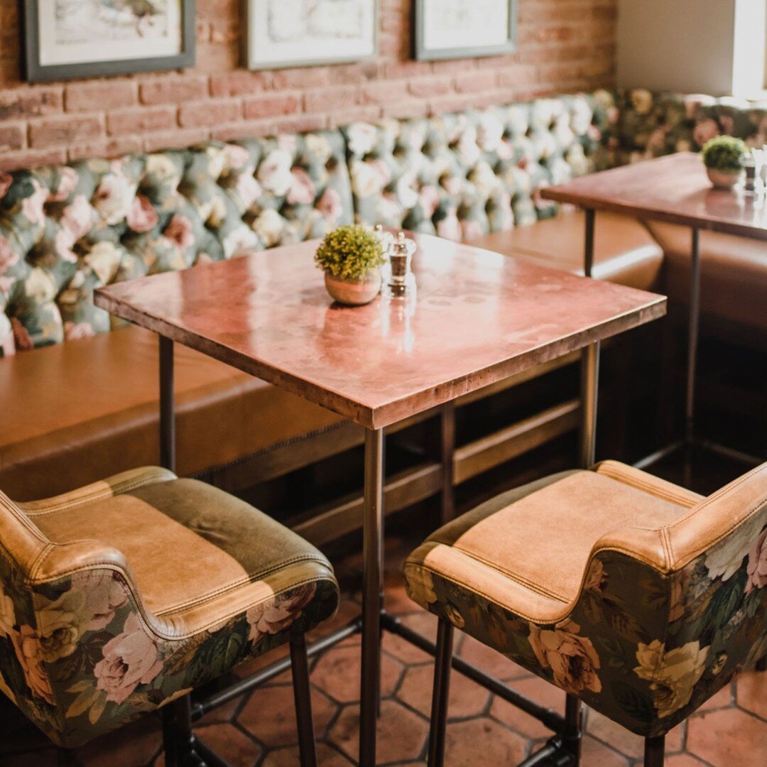 The Ugly Duckling Pub (2021) Telford, Shropshire
@uglyducklingshropshire 

Swipe for more images!

〰️

photo: @antonyrturner
contractor: McNulty &amp; Ellis Limited 
lighting: @e2contractlighting
signage: @goodwinandgoodwin
planting: @purefloralwirra