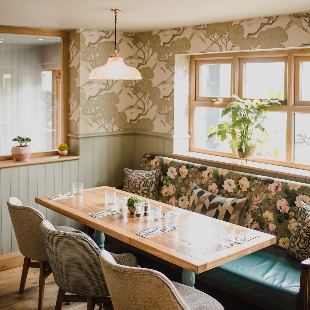 The Ugly Duckling Pub (2021) Telford, Shropshire
@uglyducklingshropshire 

〰️

photo: @antonyrturner
contractor: McNulty &amp; Ellis Limited 
lighting: @e2contractlighting
signage: @goodwinandgoodwin
planting: @purefloralwirral
furniture: @aquila_fur