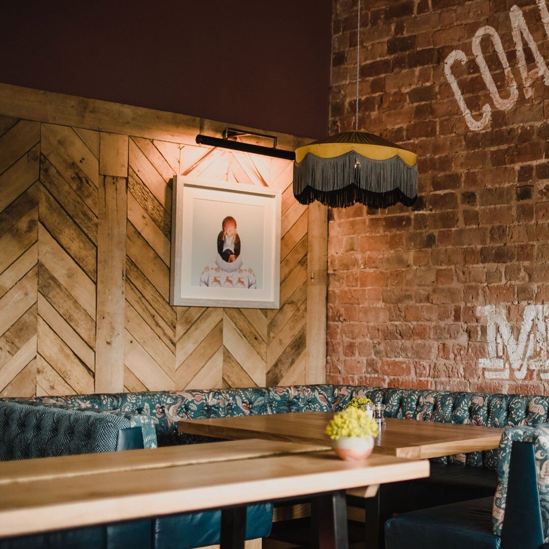 The Ugly Duckling Pub (2021) Telford, Shropshire
@uglyducklingshropshire

Swipe for more images!

〰️

photo: @antonyrturner
contractor: McNulty &amp; Ellis Limited
lighting: @e2contractlighting
signage: @goodwinandgoodwin
planting: @purefloralwirral
