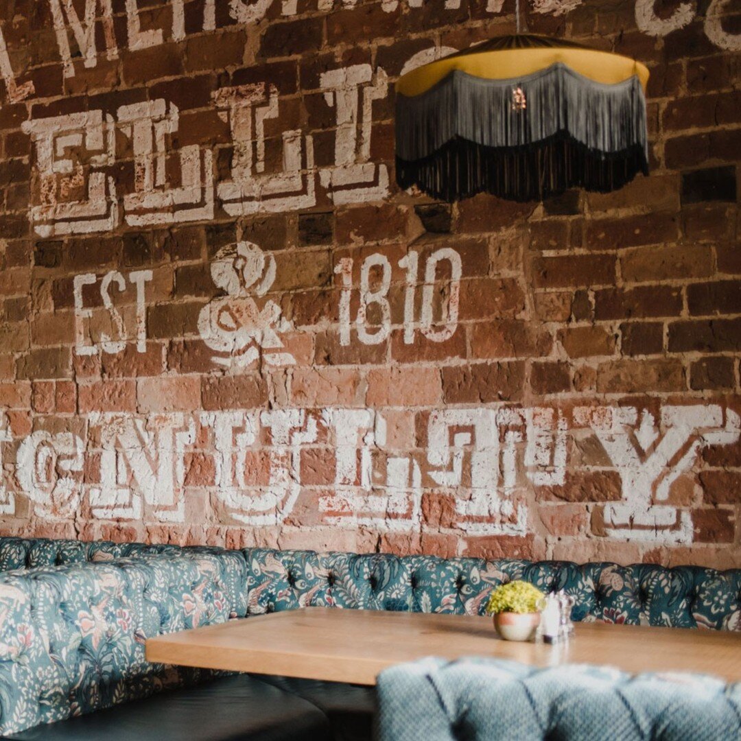 The Ugly Duckling Pub (2021) Telford, Shropshire
@uglyducklingshropshire

Swipe for more images!

〰️

photo: @antonyrturner
contractor: McNulty &amp; Ellis Limited
lighting: @e2contractlighting
signage: @goodwinandgoodwin
planting: @purefloralwirral
