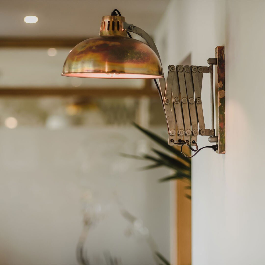 The Ugly Duckling Pub (2021) Telford, Shropshire
@uglyducklingshropshire 

〰️

photo: @antonyrturner
contractor: McNulty &amp; Ellis Limited 
lighting: @e2contractlighting
signage: @goodwinandgoodwin
planting: @purefloralwirral
furniture: @aquila_fur