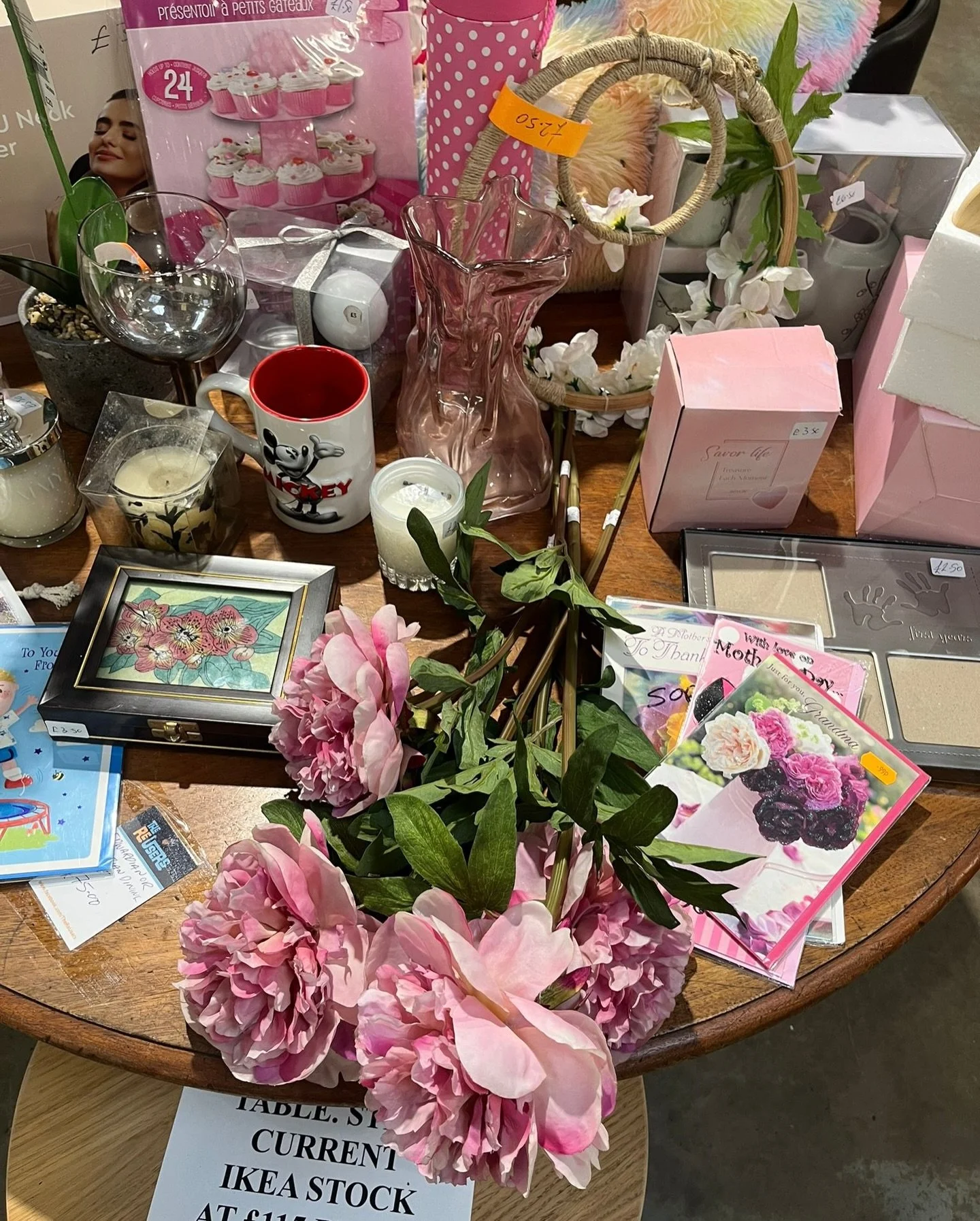 Whether you&rsquo;re treating yourself to a me day browse or on the hunt for a gift as unique as she is, you can now shop from our Mother&rsquo;s Day display 🩷

Pop in and buy directly from our beautiful display, or take it as inspiration and dig ar