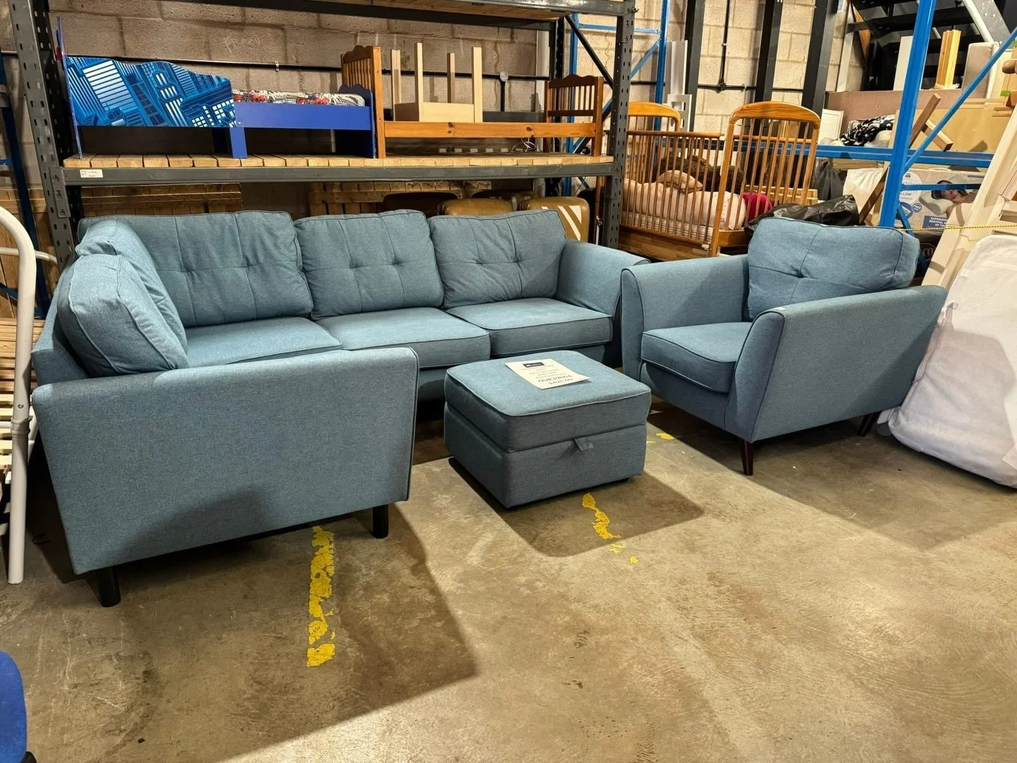 📢NEW IN📢

Dfs blue corner sofa with matching armchair and foot stall 🛋️
&pound;450

More than half price than if you were to buy brand new

#dfs #bluesofa #secondhandsofa #charityshop