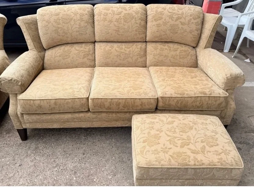 📢Not 1 but 2 ITEMS OF THE WEEK!📢

Parker Knoll beige sofa:
3 seater, 2 armchairs and a footstool 
&bull; You can purchase via our eBay page linked in our bio or visit the shop 

Our price is &pound;350, however we&rsquo;re open to offers 😁

Parker