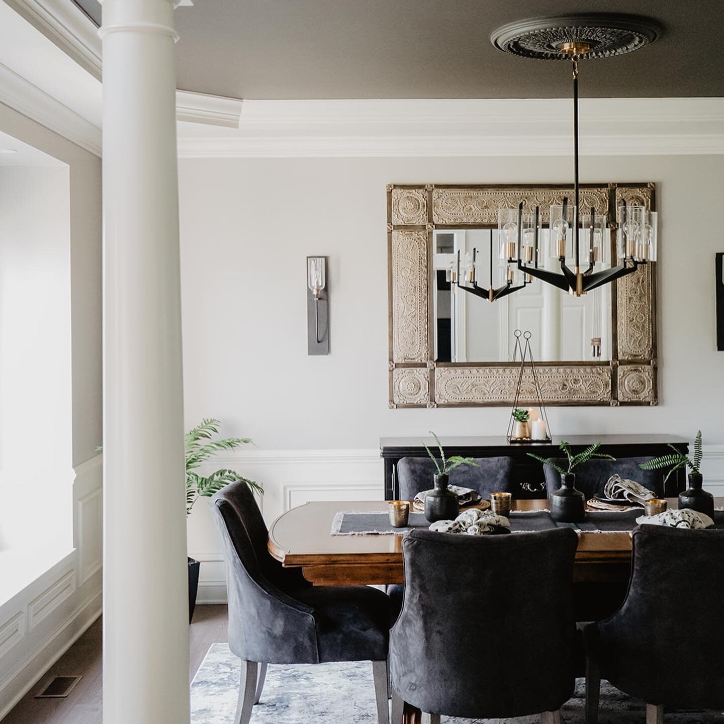 For transformation Thursday a dining room we did for a whole house renovation. This house completely transformed for the client to enjoy for many years!! Swipe to see the before it&rsquo;s amazing what paint, new light fixtures and furnishings can do