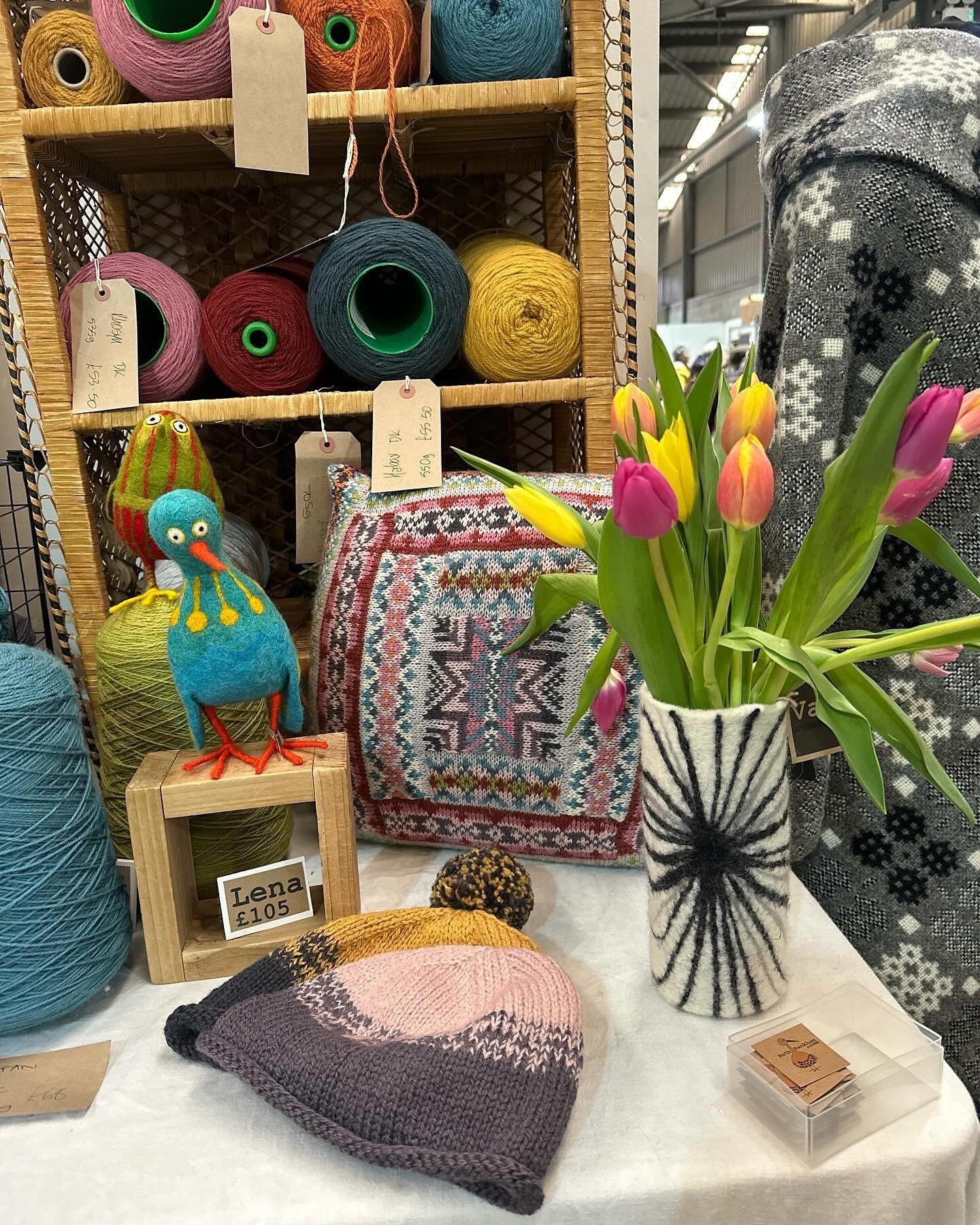 Something very unusual happened yesterday at Wonderwool&hellip;. 

THE SUN CAME OUT!! ☀️☀️☀️☀️☀️

It meant that we were more comfortable on our stands yesterday&hellip; and could speak to our visitors without our teeth chattering 😆🥶

Sunday felt mo