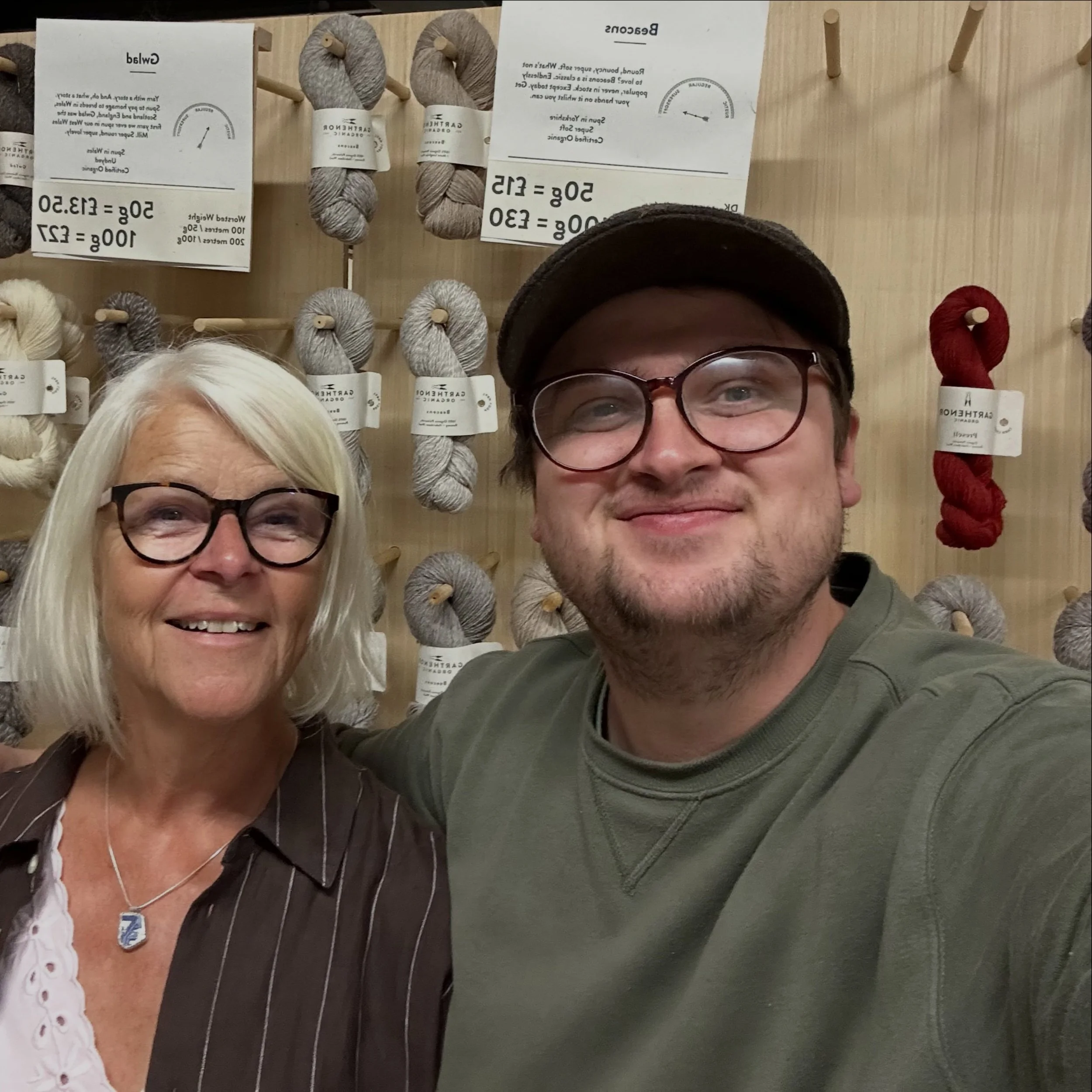 I visited the lovely Jonny yesterday from Garthenor to chat wool (obvs).

Now that Jonny has set up his contract spinning it means that I have the very real prospect of bringing my Cambrian wool spinning to Wales. 

How fab is that?

Welsh fibre
Spun