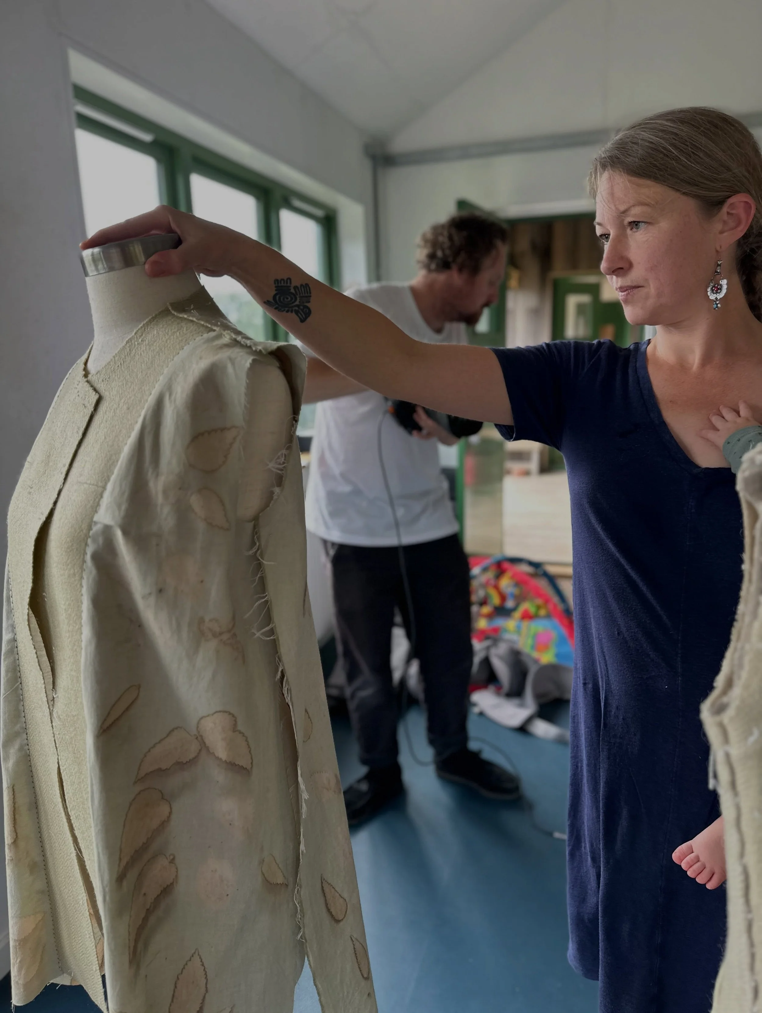 I had a trip out to Whitland on Monday afternoon for a fitting of my Cambrian wool coat @suzipark 

As part of a wonderful project that Catherine from @teilwr_bach has been working on which was all about working with Welsh blanket fabrics. (Lots more