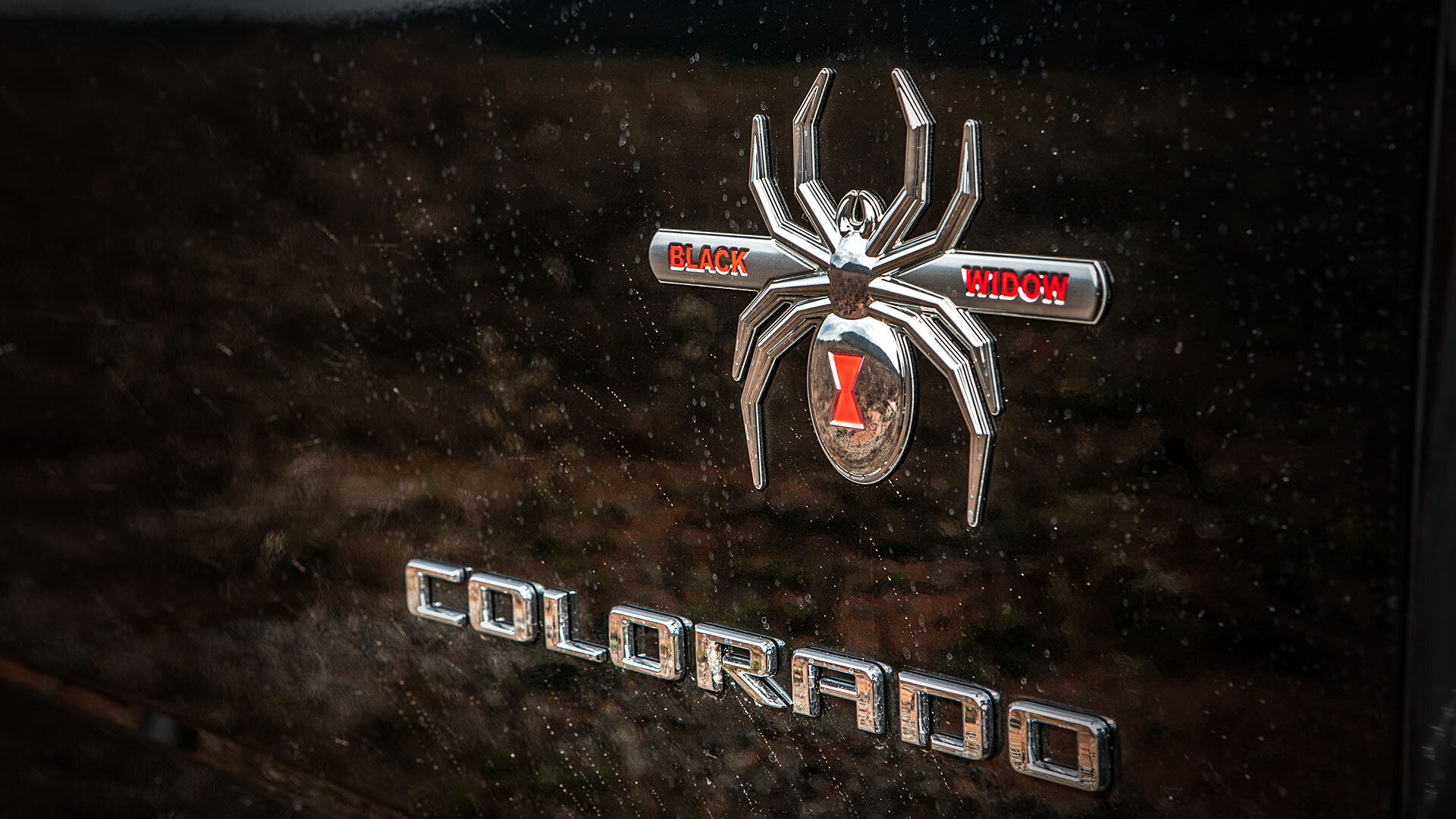 Black Widow Chevy Colorado badging