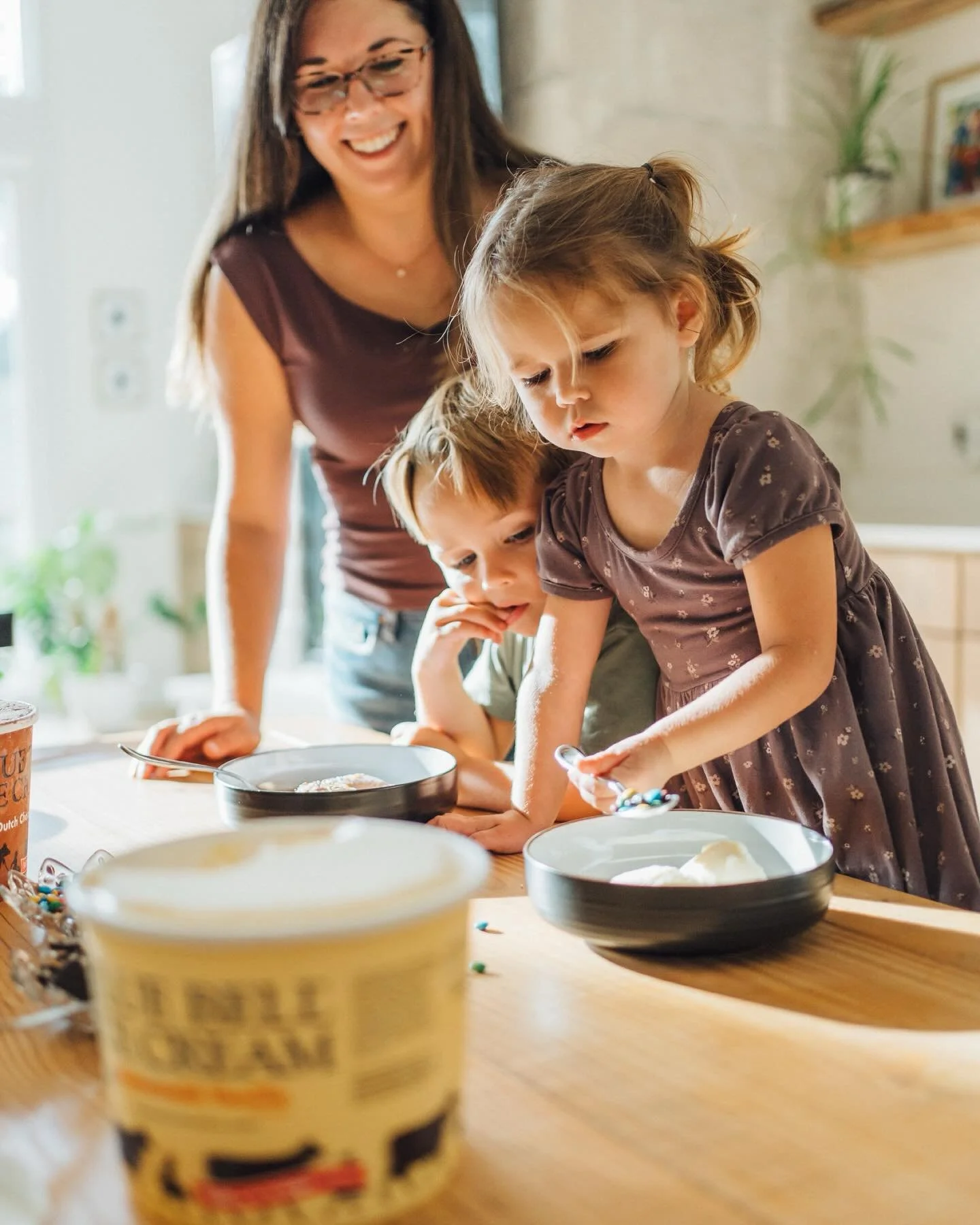 I am swooning and smiling over this session that was an absolute blast to be apart of. This is what Backyard Sessions are all about - doing what you love in and around your home. It brings out the absolute best in your kids when family photos become
