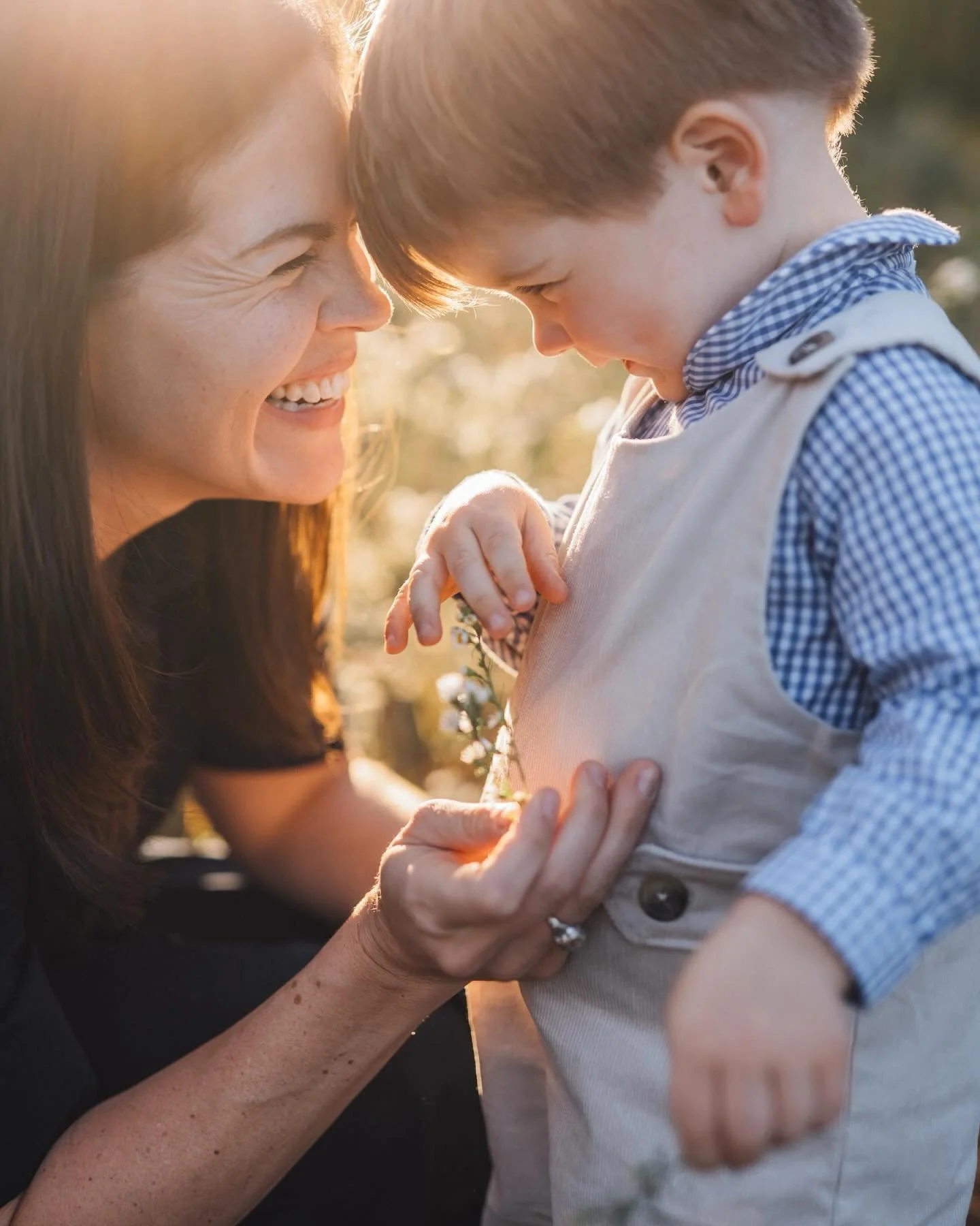 It is peak fall here in North Carolina and I am swooning over this golden evening light and playful family session. But can I tell you something? I have such a love/hate relationship with the North Carolina Museum of Art. Don&rsquo;t get me wrong, it