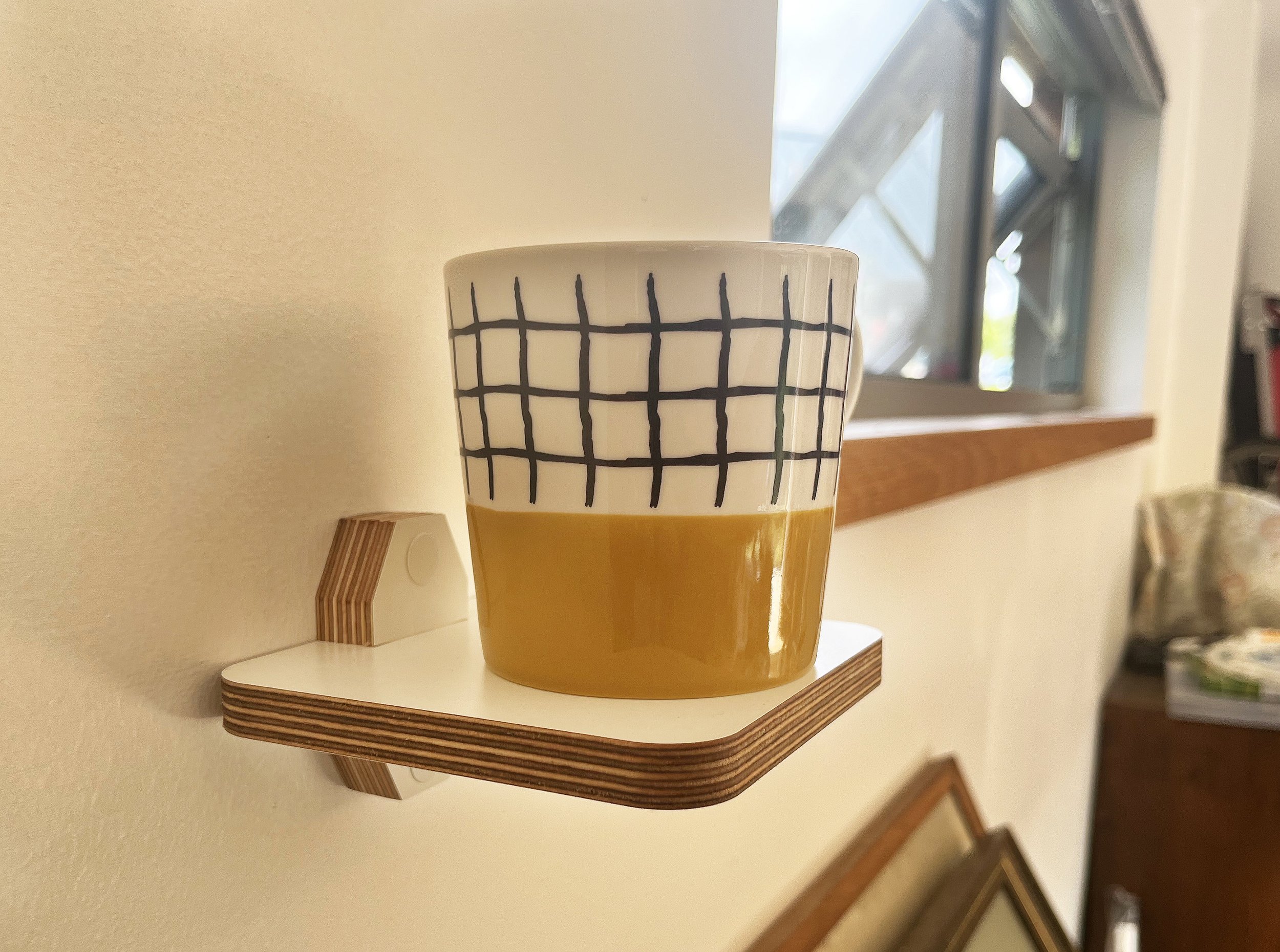 Square & Strong - The little shelf, wall mounted for plants, ornaments, drinks + much more
