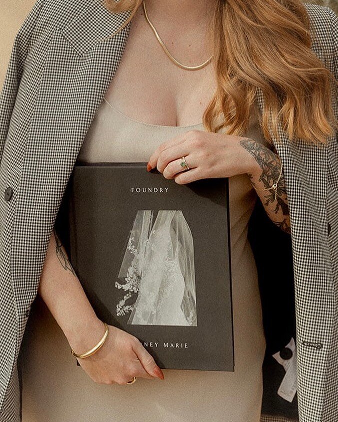 Who&rsquo;s pre-ordering @foundryweddingguide for your engaged friend? 🌙 link in bio to snag a copy!