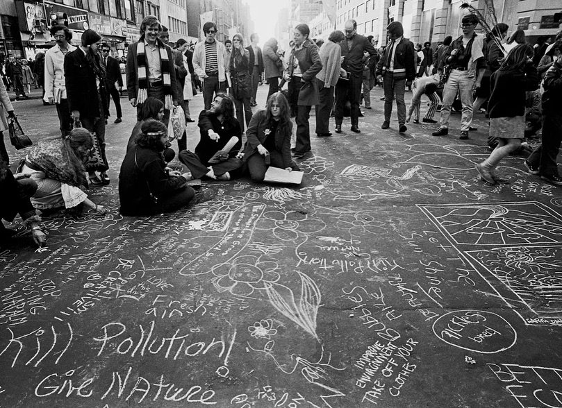 Earth Day didn&rsquo;t start as a celebration.
It started as a protest.

20 million voices demanding accountability and proof that collective action works.

Today, it&rsquo;s still not about perfection.
It&rsquo;s about small, intentional shifts.
Des