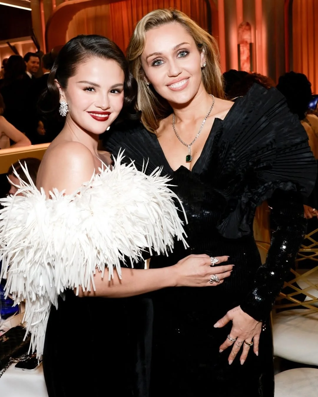 Golden Globes night 🖤 here some of our favorite moments of the night. #TTL 

📸 @voguemagazine