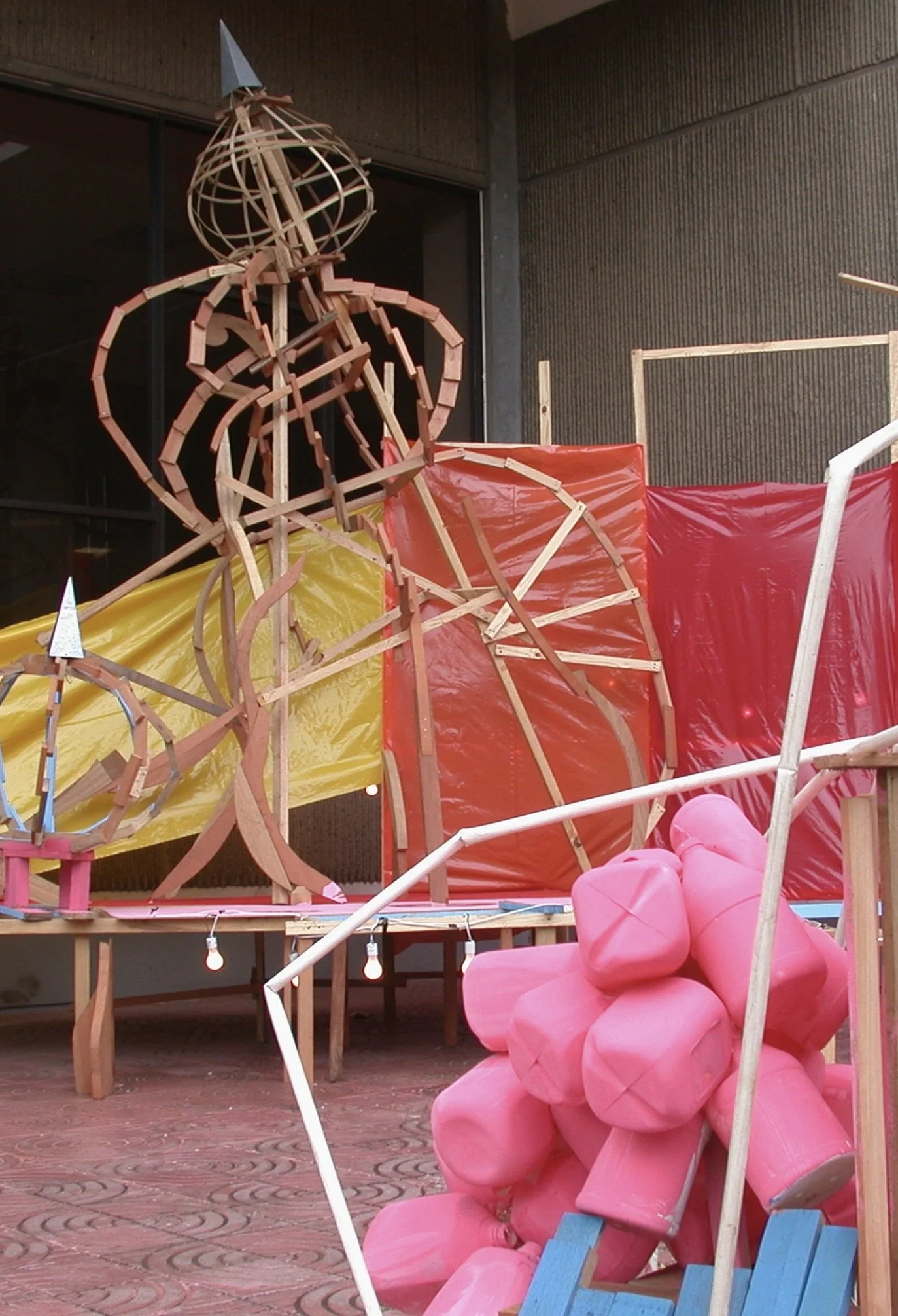 Buscando el Camino, –installation  12’ high  Bienal del Caribe 2003, Museo de Arte Moderno, Santo Domingo, 