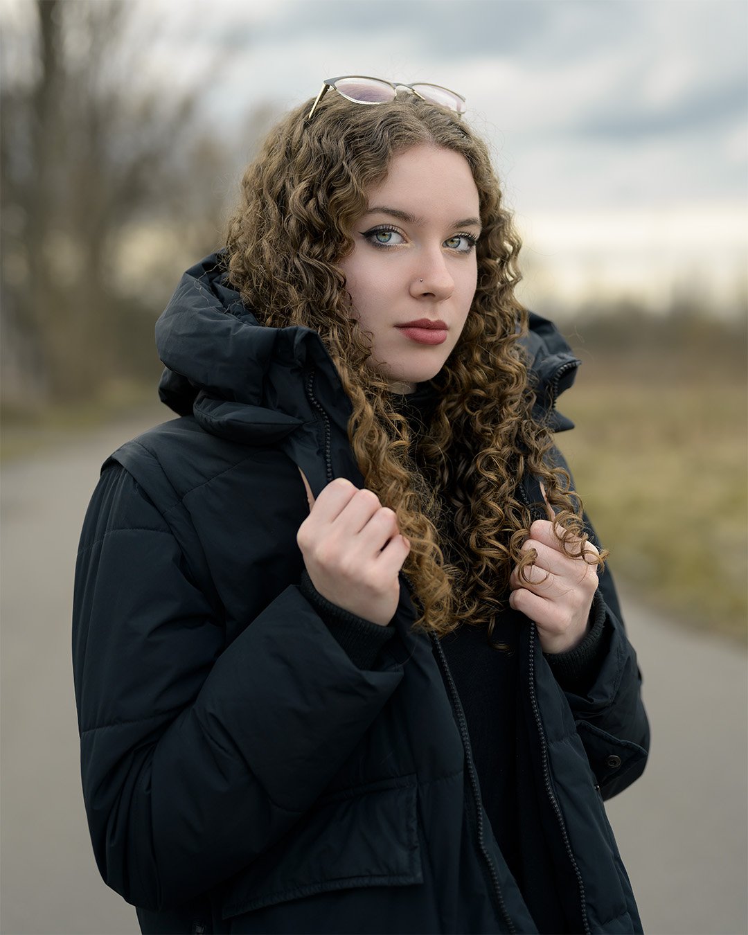 Portrait of my niece Paulina, taken in March 2023. She turned 18 just a week ago. 🌱
In light of this, I would like to share an interesting fact: Neurobiology tells us that young people&rsquo;s brains develop rapidly during this period, and melatonin