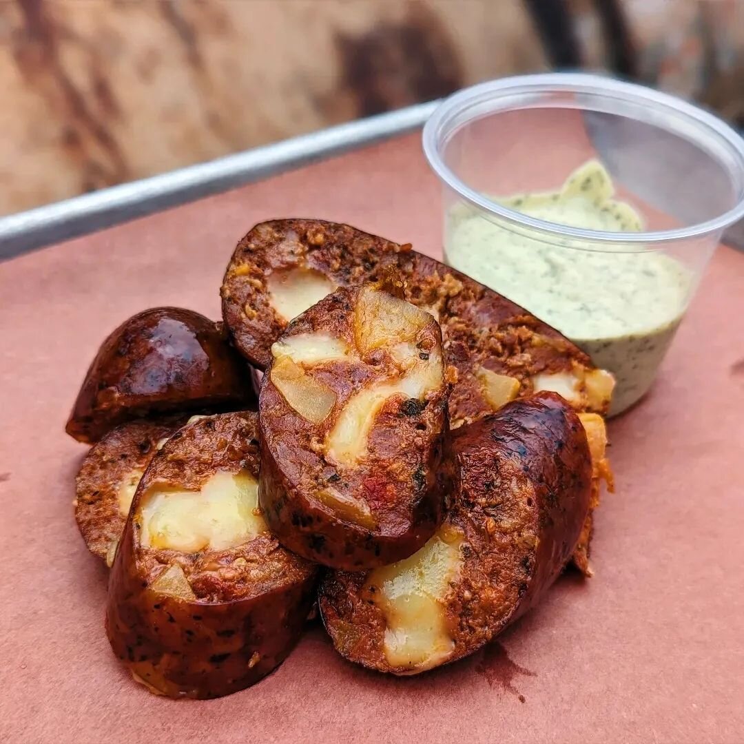 The speciality link for tomorrow at @bowlshi is Chorizo con Papas. Or maybe it's Chorizo Con Papas Chorizo. 🤷

Pork chorizo base
Chili + chorizo paste
Chorizo fat roasted potatoes
Asadero cheese
Served with Roasted Jalapeno crema.

Tomorrow, 12-4 pm