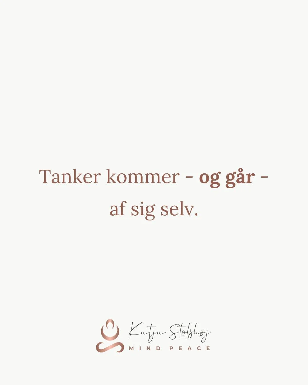 Tanker har ingen arme. De kan ikke holde fast i dig. 

Jeg h&oslash;rer ofte fra mine klienter, at de ikke kan slippe deres tanker. At det f&oslash;les som om tankerne styrer dem &ndash; og ikke omvendt.

Men sandheden er, at det er os, der holder fa