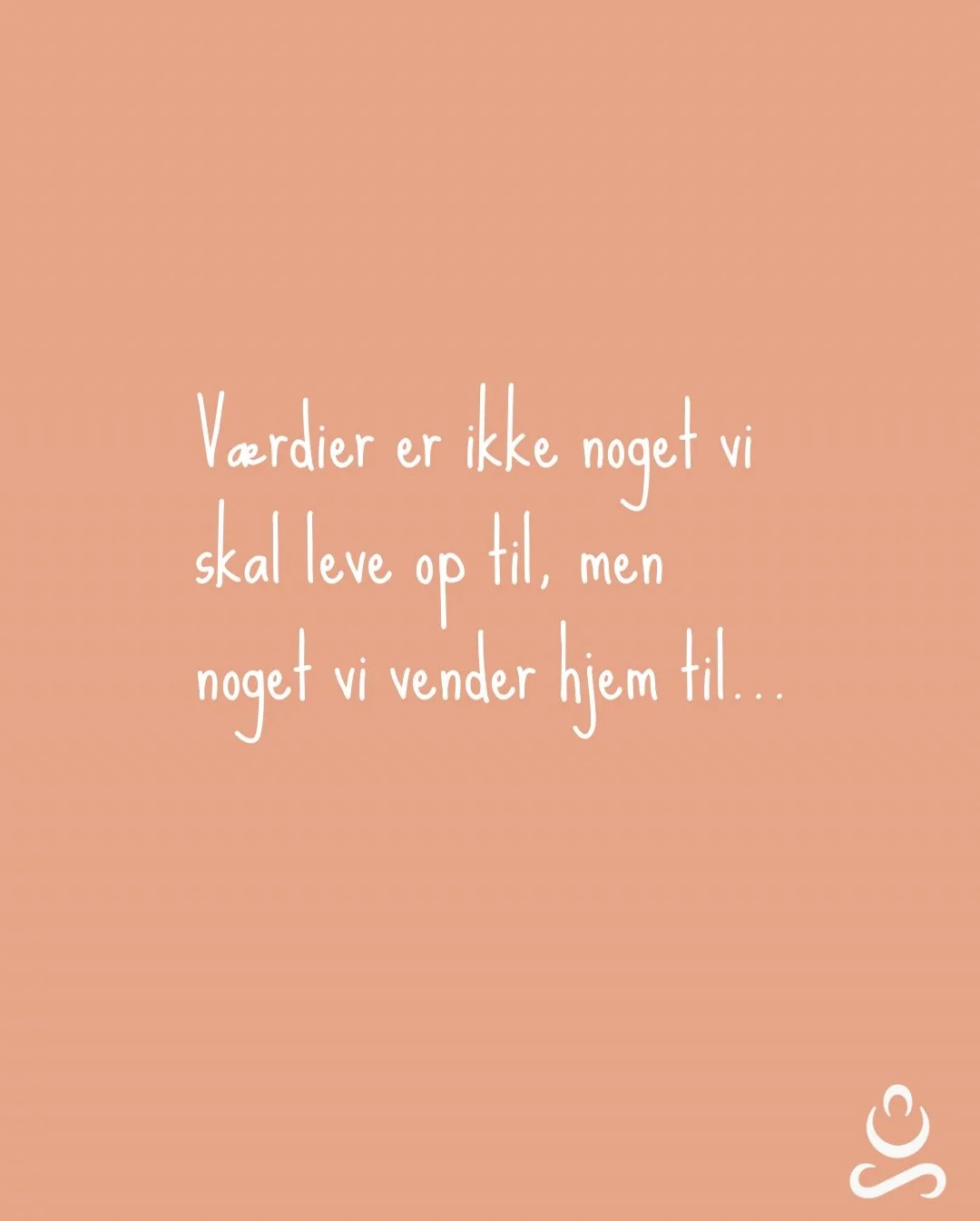 V&aelig;rdier er ikke noget, vi skal leve op til, men noget, vi vender hjem til.
 Det betyder, at frihed, k&aelig;rlighed og ro ikke er m&aring;l, vi skal opn&aring;, for de bor allerede i os 🙌

N&aring;r vi konstant pr&oslash;ver at &ldquo;opn&arin