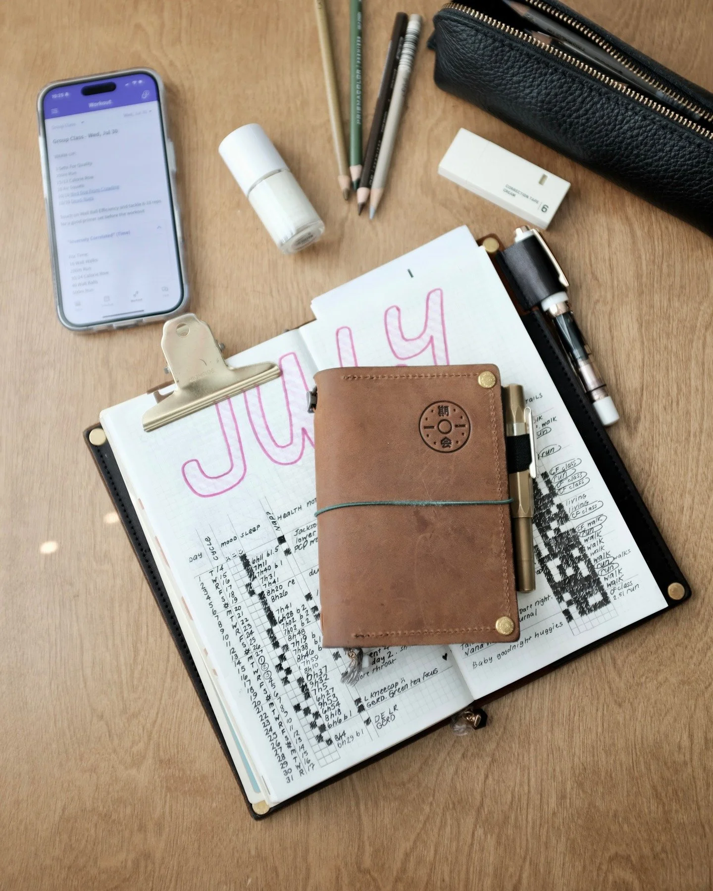 🎥 I just recorded a video about how I'm using my Passport Traveler's Notebook as my fitness tracker. Can't wait to share it with you!

#travelersnotebookcommunity #fitnesstracker #bujofitness #fujifilmx100f #oliveyourmani #stationerylove