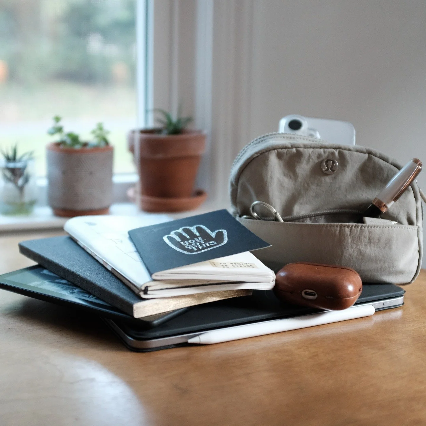 I packed so little for this trip that even I&rsquo;m impressed. New on the tube&hellip; minimalist stationery + drawing supplies packing for a weeklong vacation. #travelersnotebookcommunity #fujifilmx100f #minimaliststationery #journalingcommunity #e
