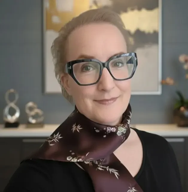 What are the benefits of hiring a professional interior designer for a home renovation in the GTA?