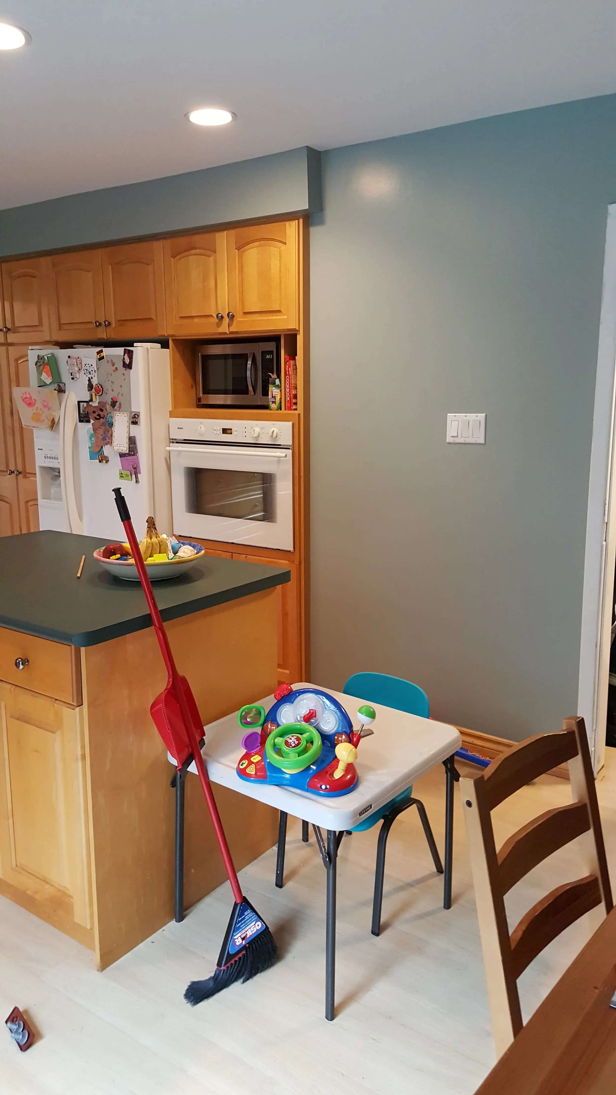 Property Brothers - BEFORE - Kitchen & Family Room