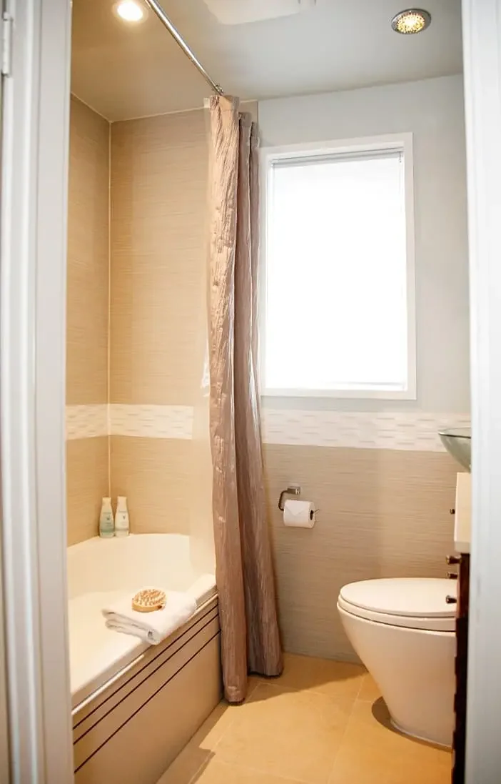 Custom Bathroom - Luxury interior designer and interior decorator