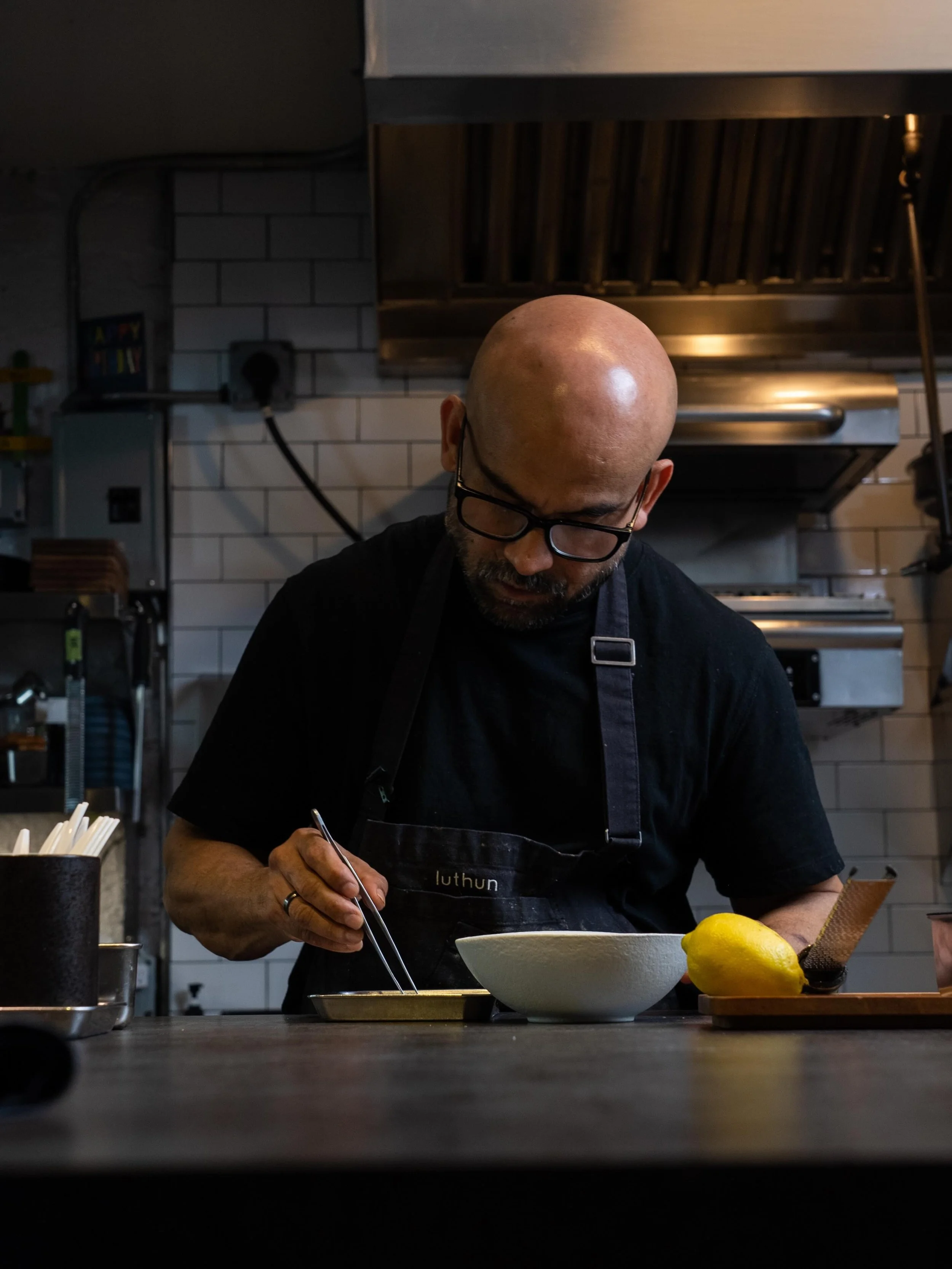 Before the first course leaves the kitchen, there is already a rhythm in motion.

Hands moving deliberately, ingredients being prepared one piece at a time, and a room slowly coming to life before dinner service.

This is #Luthun

#finedining
#eastvi