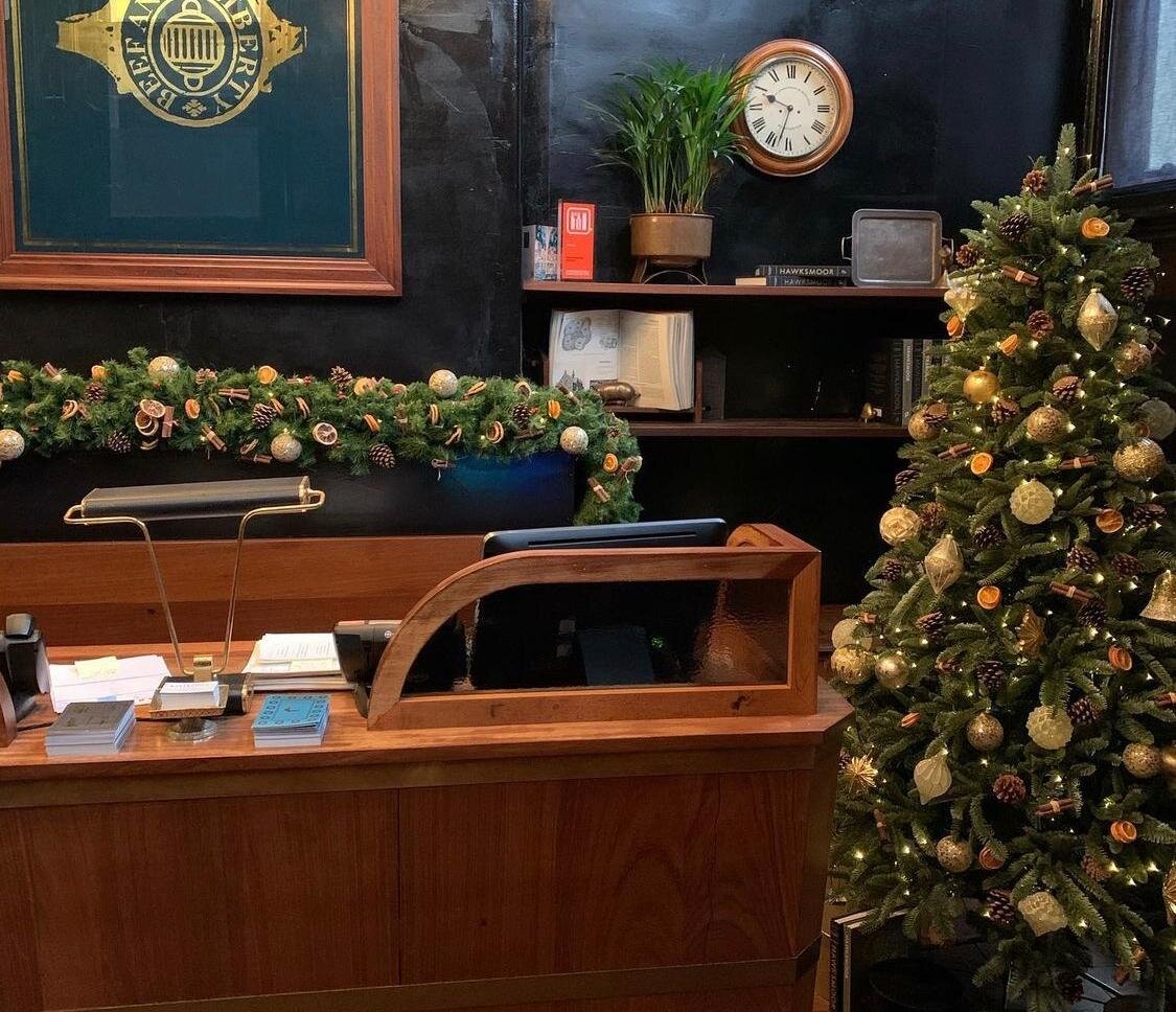 Poppy_Floral_Design_Festive_Decor_4.jpeg