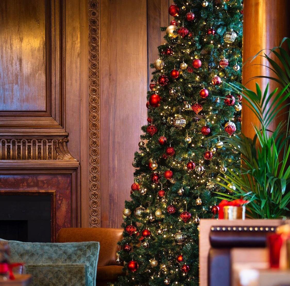 Poppy_Floral_Design_Festive_Decor_3.jpeg