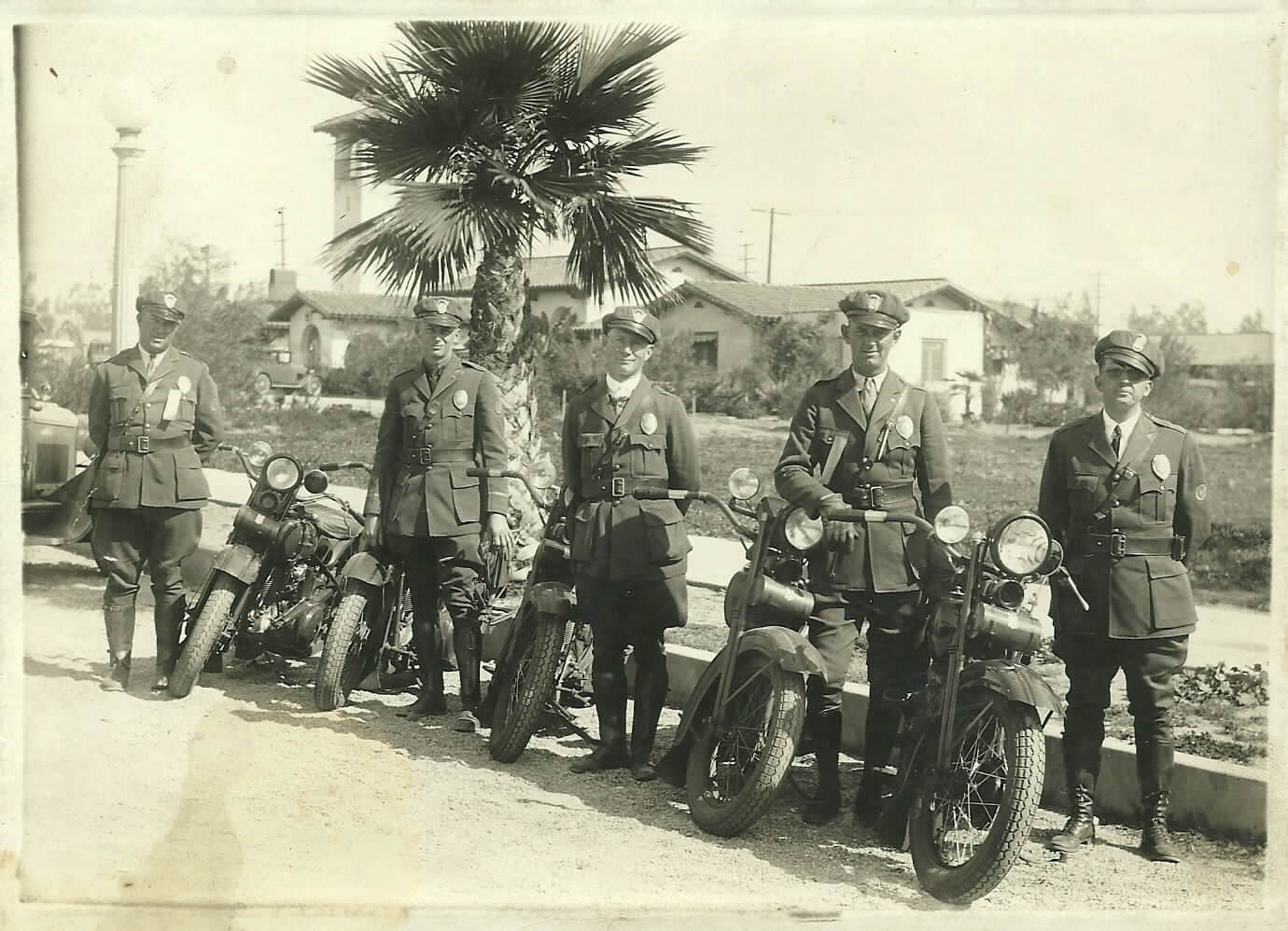 1927 circa County motor officers.jpg