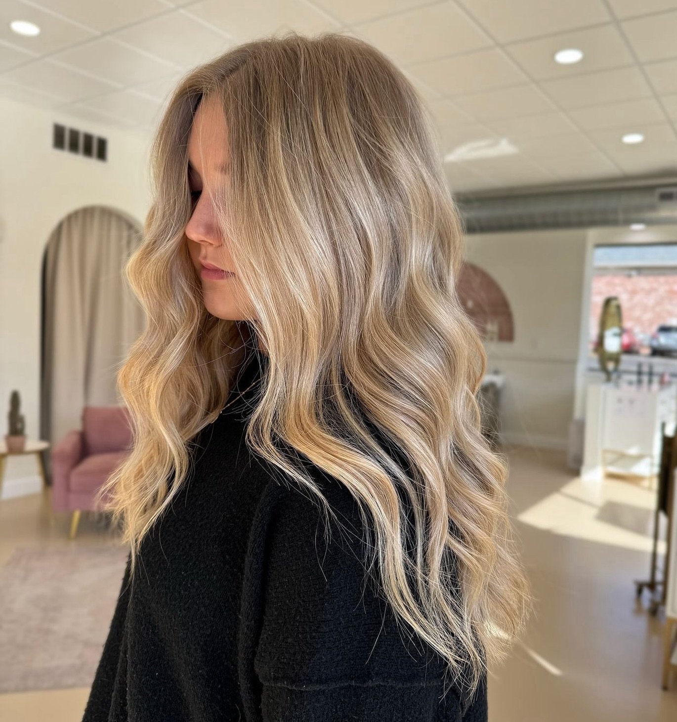 Golden glow 🌟 || @hairbycaitolsen