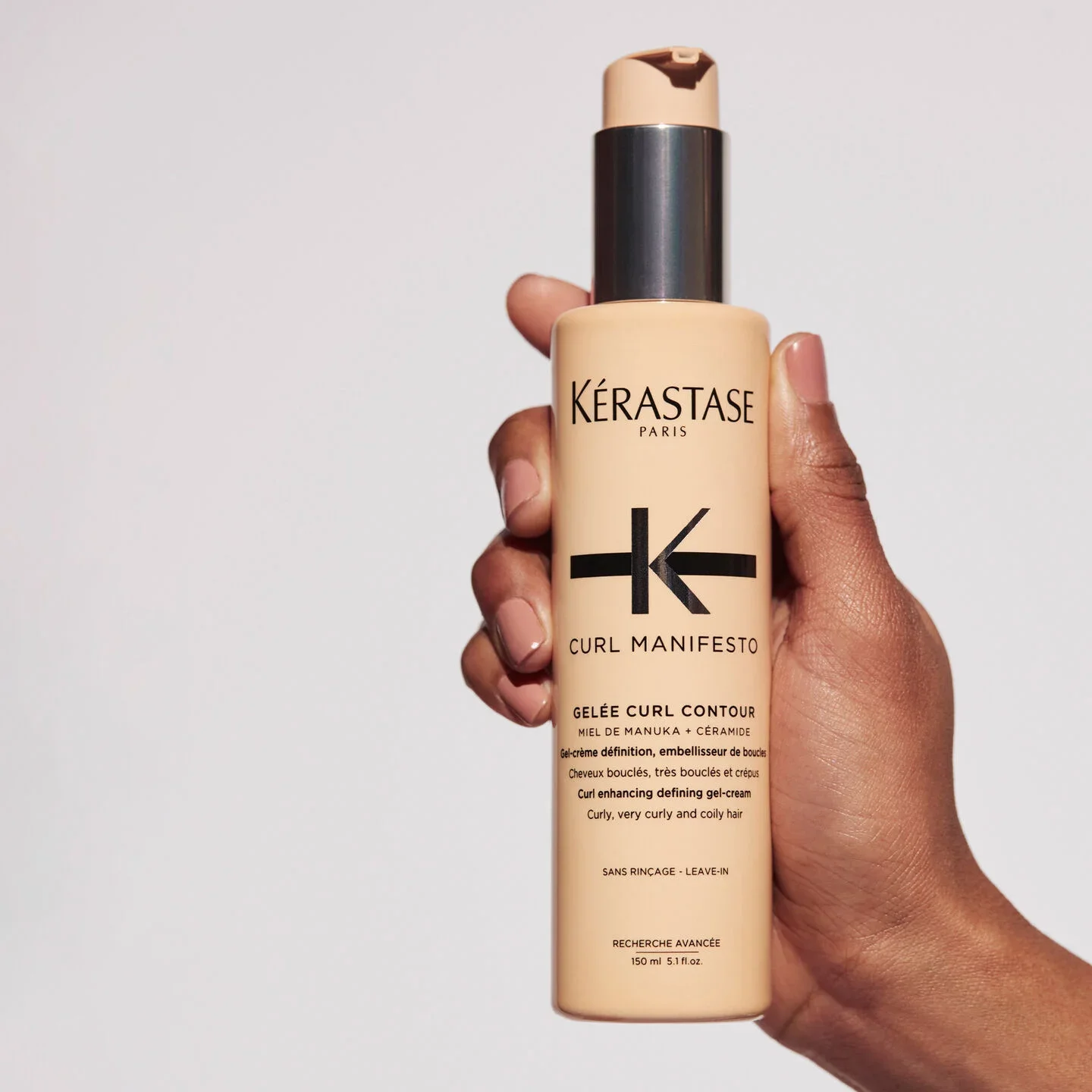 kerastase-curl-manifesto-gelee-curl-contour-gel-cream-in-hand.webp
