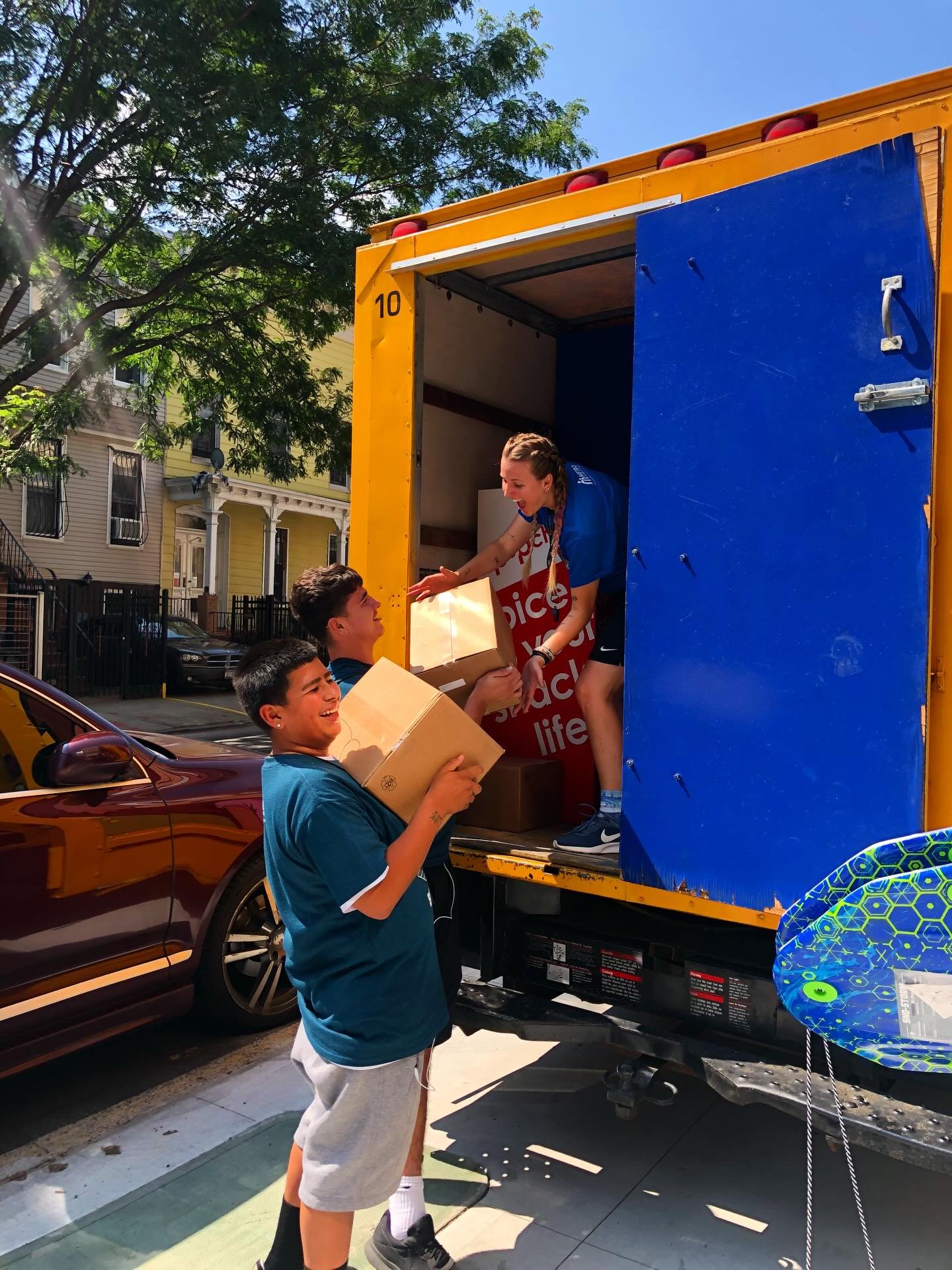 NYC MISSION TRIP🏙️🍎🚕

We have an AMAZING team of willing people from Westside, heading out to the BIG APPLE this summer to minister to kids and families on the street! 
Here's a blast from the past, from our first trip to New York as a church(vide