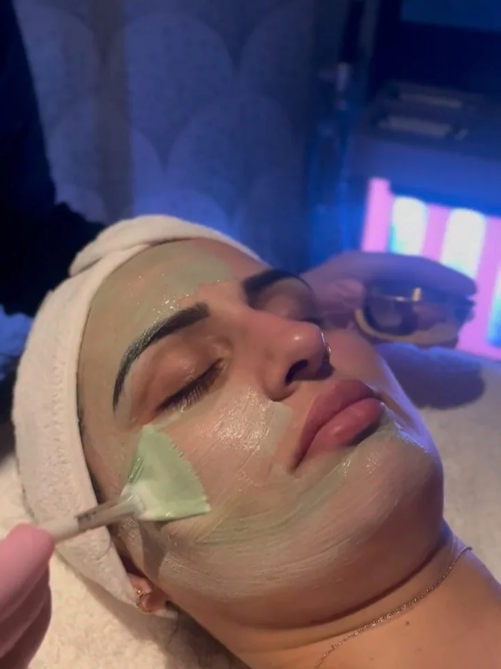 Did you know that our Signature B Coral Facial is fully customizable? That means we evaluate your skin and choose products that are best suited to it 🧴✨