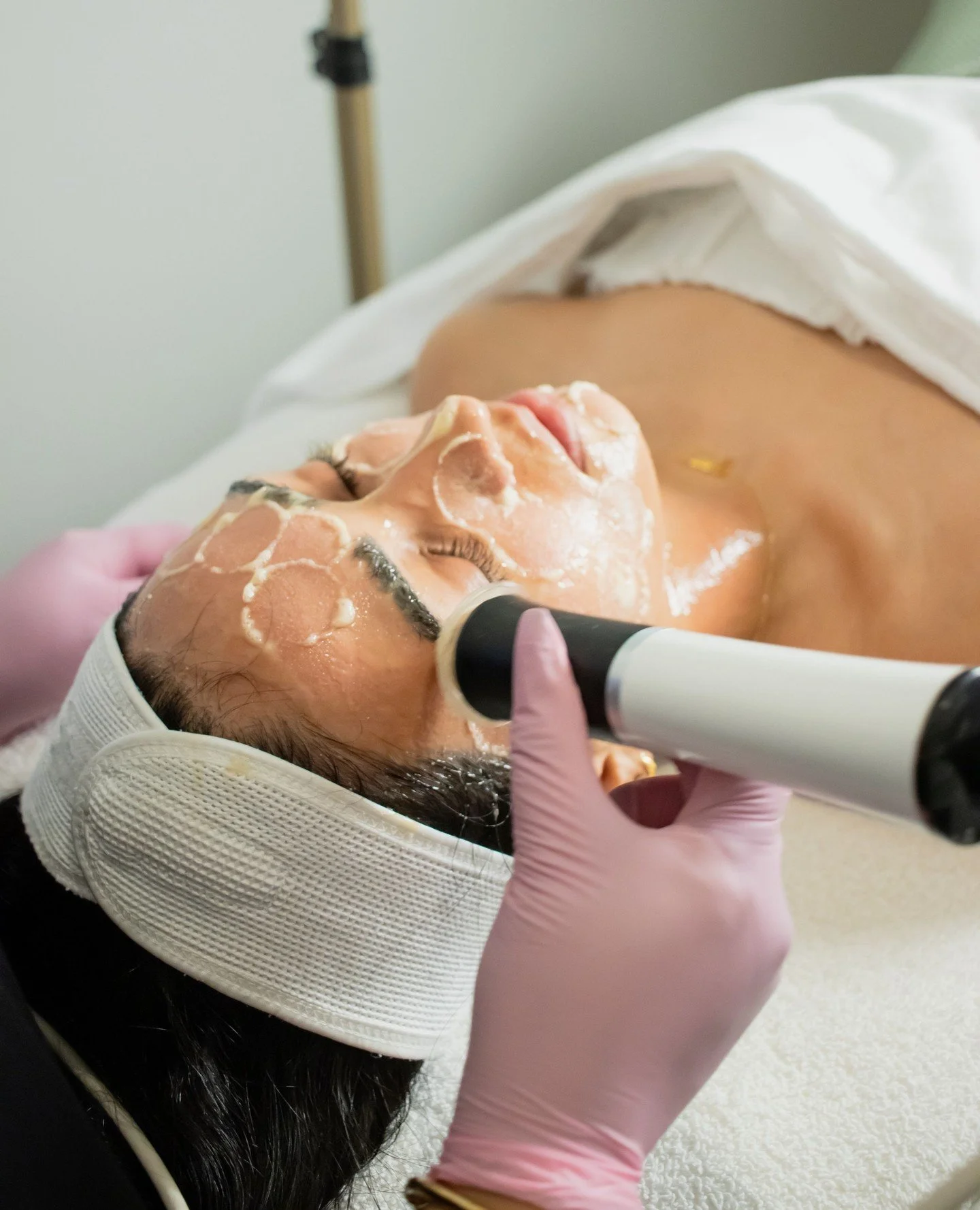 The OxyGeneo Facial is a powerful, results-driven treatment that works on multiple levels to refresh and restore your skin. ✨⁠
⁠
With a range of options, from Balance, Detox, Hydrate, and Illuminate to Gold Glam and even a Full Back OxyGeneo, each tr