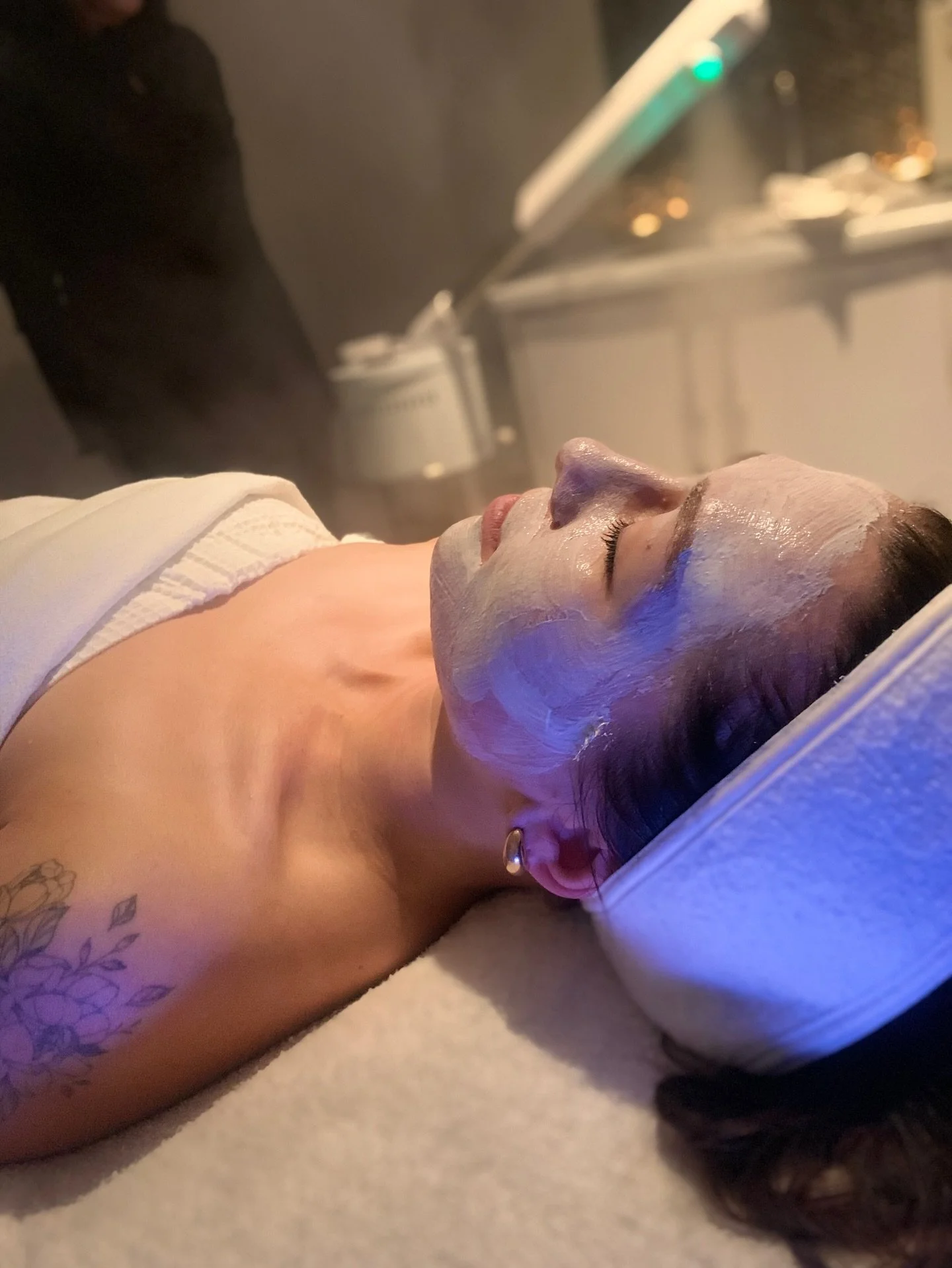 Little photo dump of how your February could be looking if you book in with us 🤍✨

#yvrbusiness #vancouverbc #medspa #glowingskin #skincare