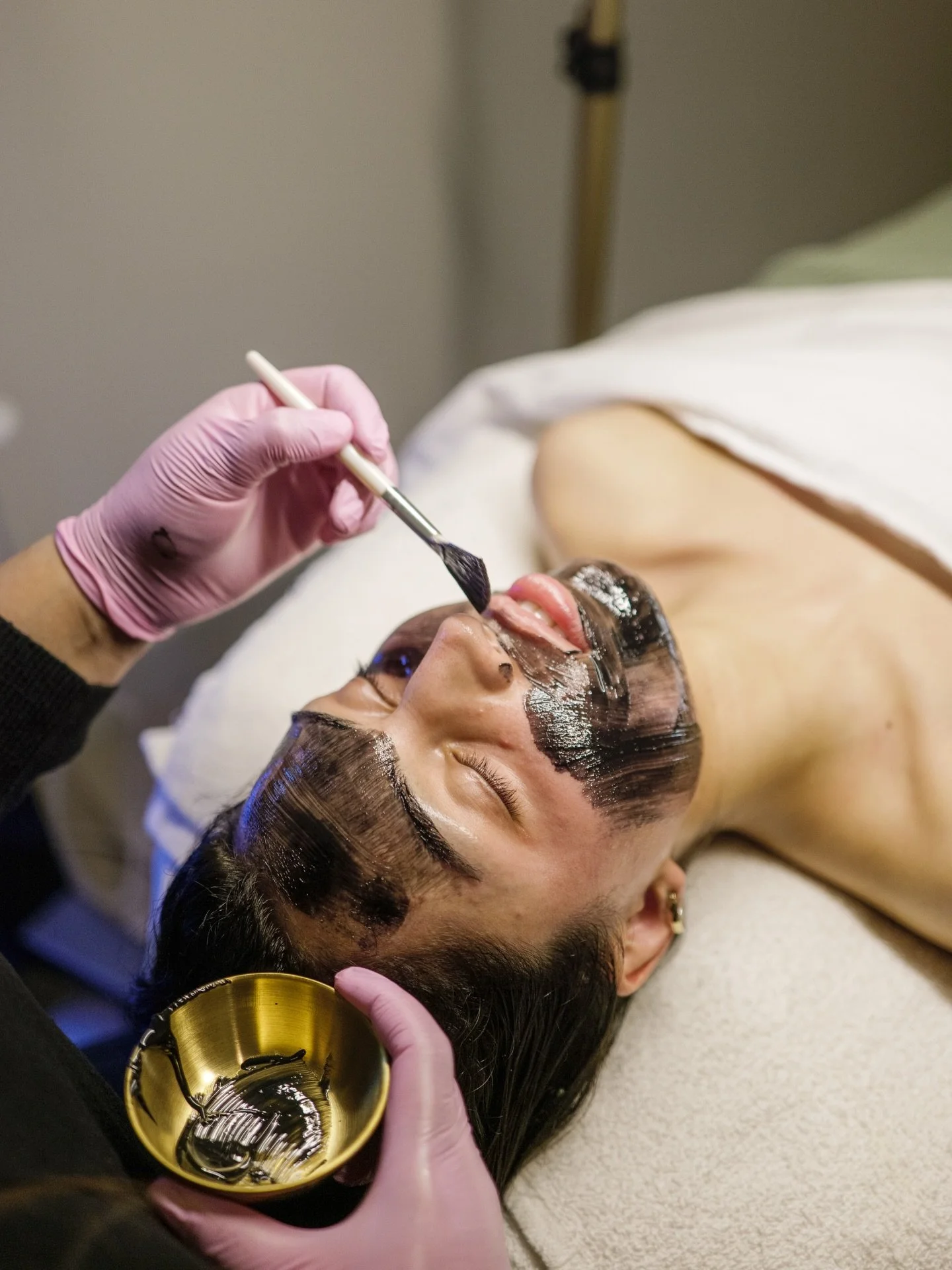 Glowing skin starts here ✨ Facials designed to deeply cleanse, exfoliate, and nourish the skin, helping to improve texture, boost radiance, and leave you feeling refreshed and renewed 🤍&nbsp;

This is your moment to unwind and let your skin do the t