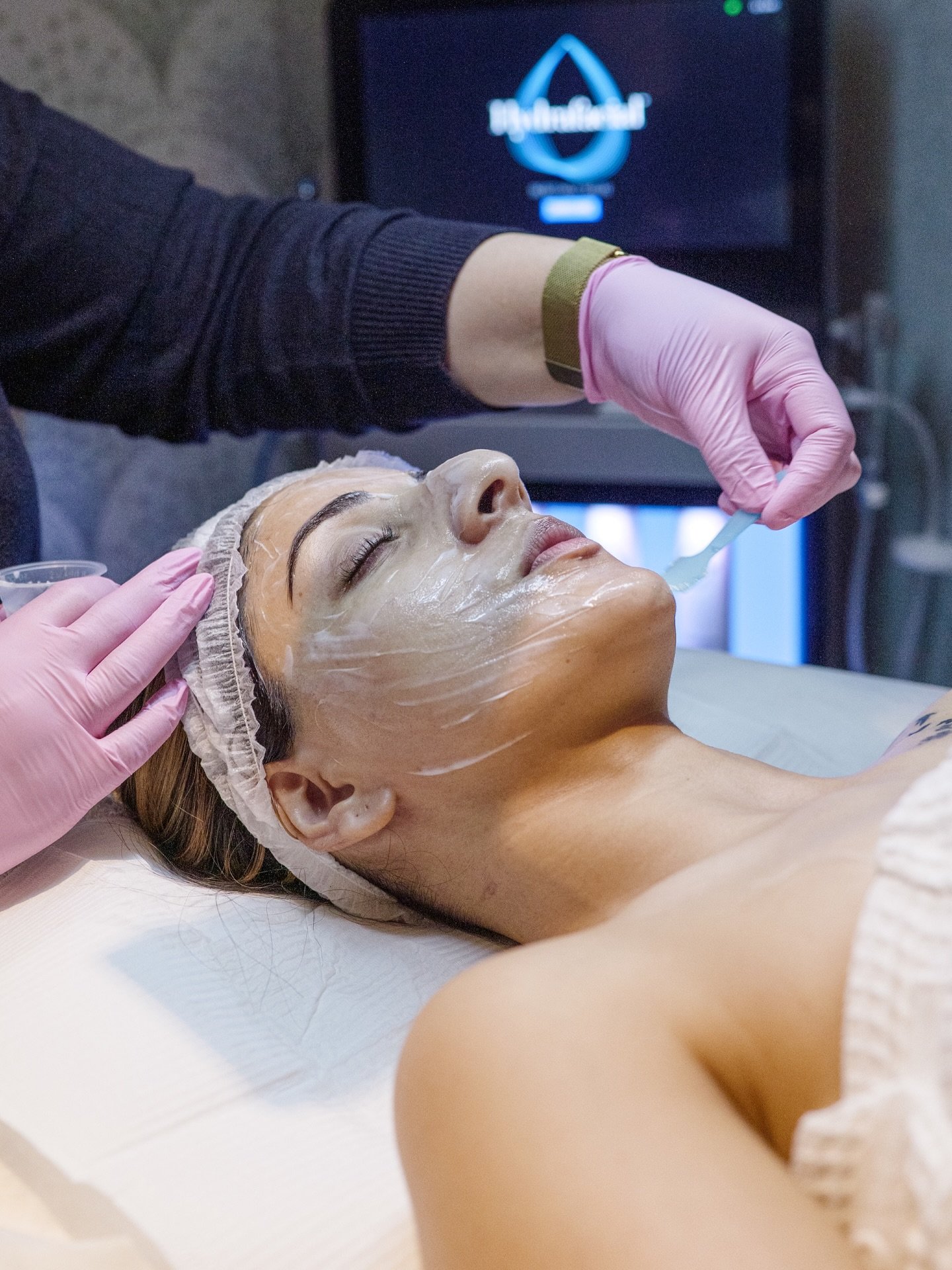 Glowing skin starts beneath the surface ✨

Microneedling + exosomes is one of the most effective treatments for improving skin texture, softening fine lines, reducing acne scars, and restoring that healthy, radiant glow 🤍

Exosomes help support the 