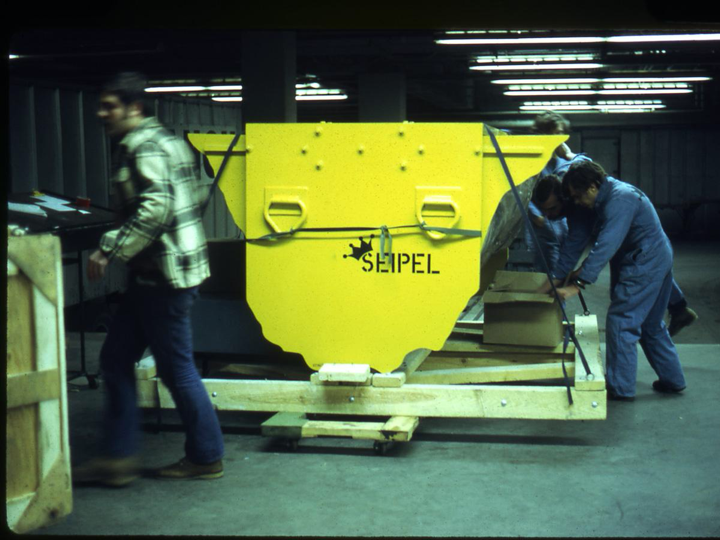The Seipel Manufacturing team moving the Envio-plug.