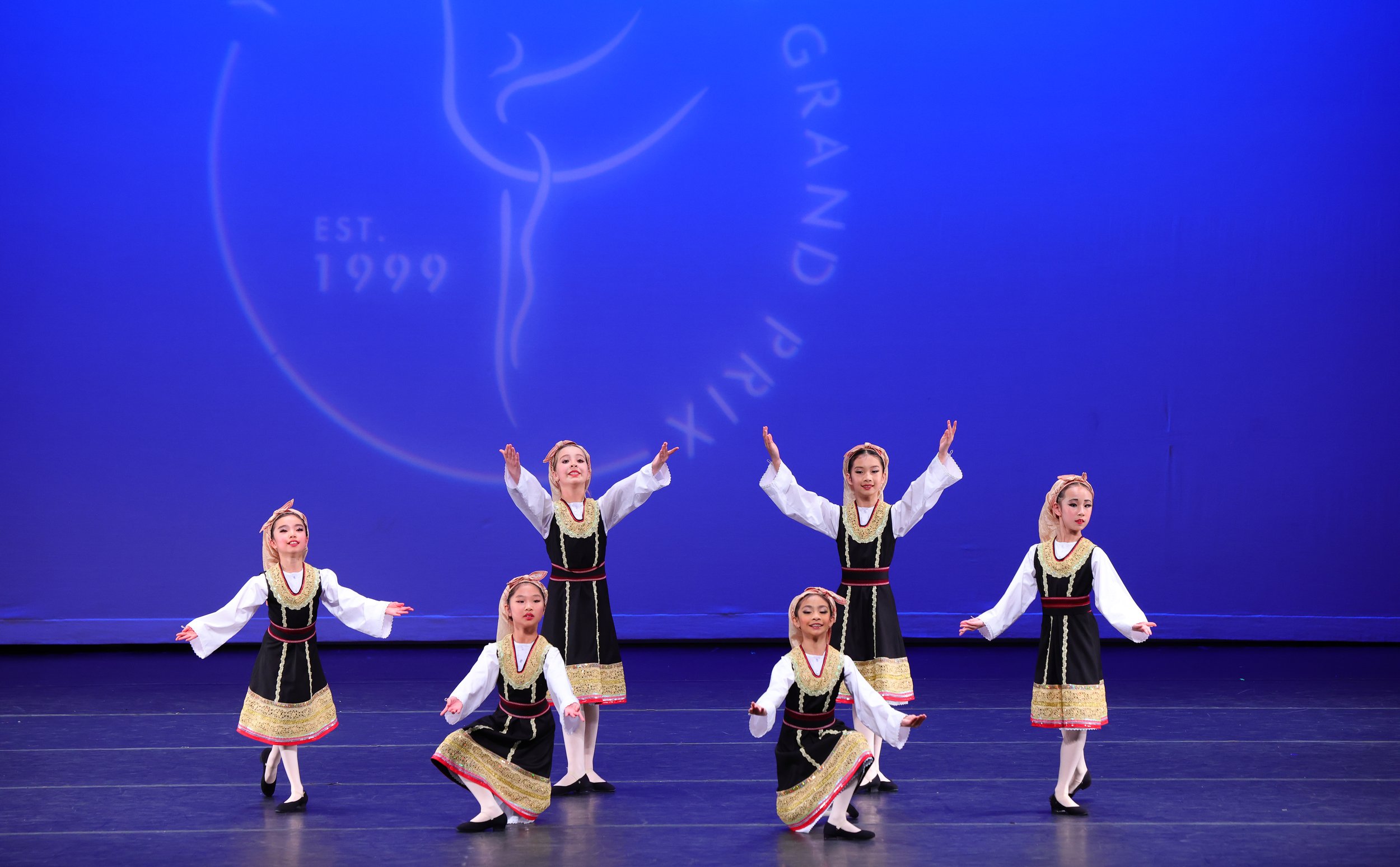 446BULGARIANDANCEENS32193.jpeg