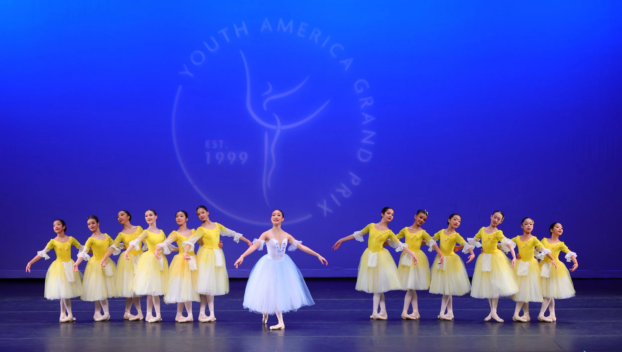 419SCENEFROMTHEBALLETGISELLEENS27583.jpeg