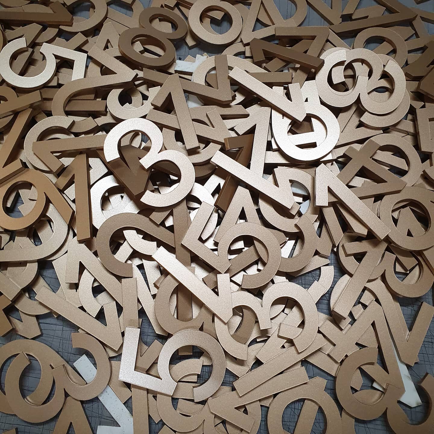 Lots n lots n lots of numbers!!
These acrylic letters have all been cut and sprayed in house then dropped of to @signaramasurryhills to do the hard work