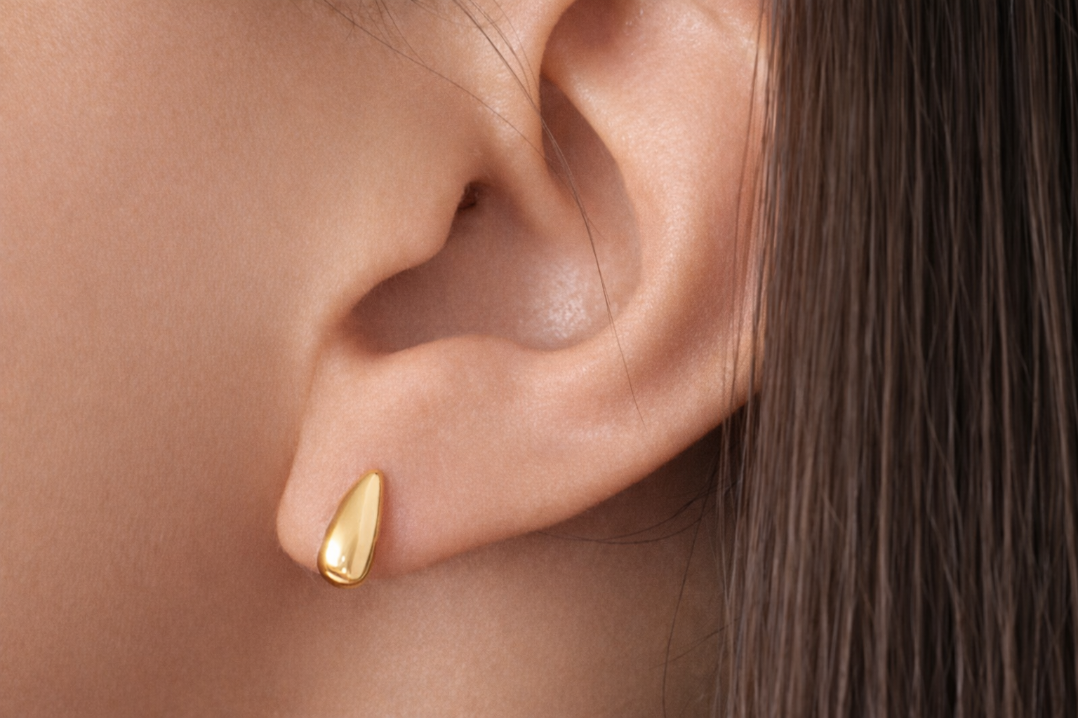 Mini Teardrop Studs