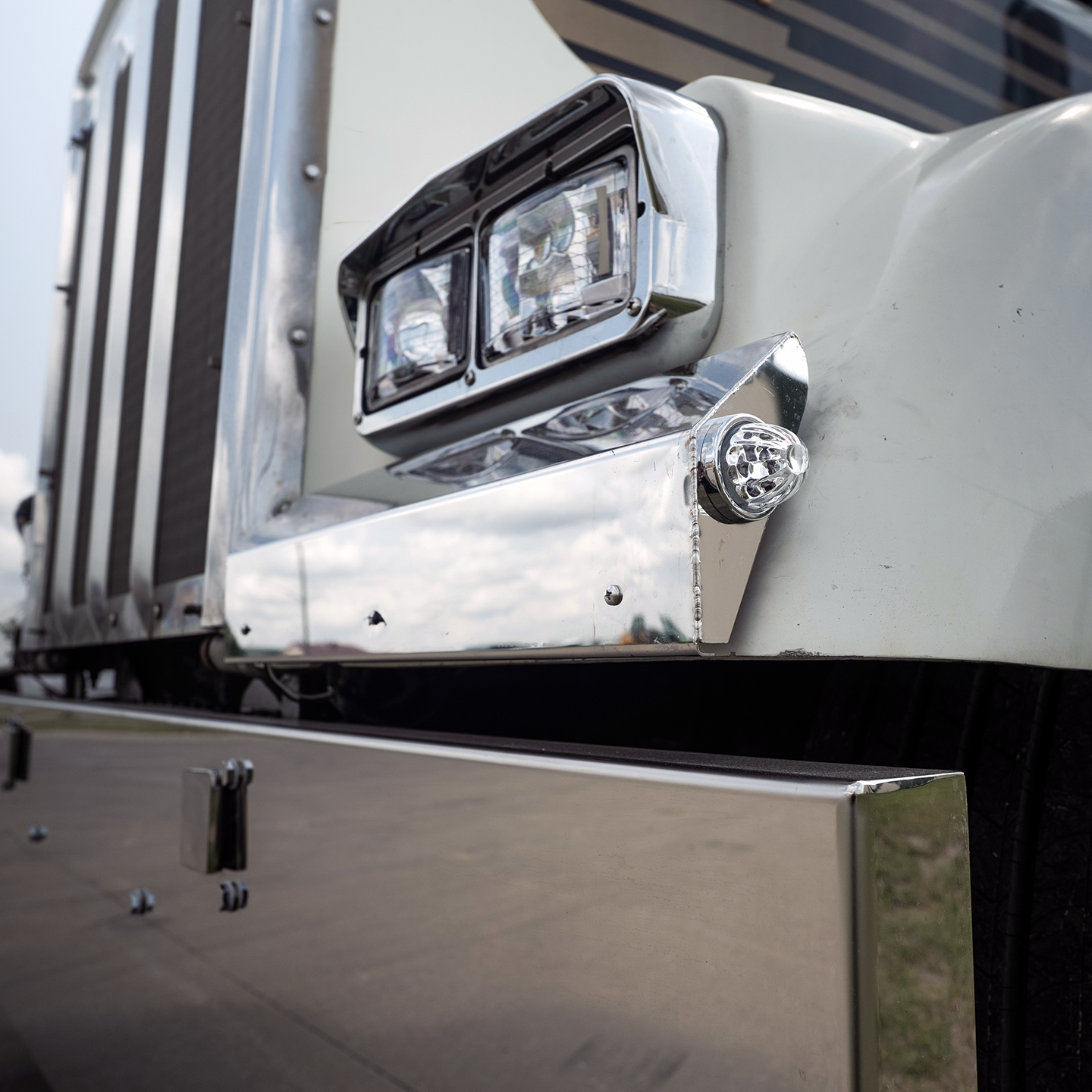 Kenworth W900L Fender Shields With 1.5" Mini Watermelon Marker Light - Sold as a Set