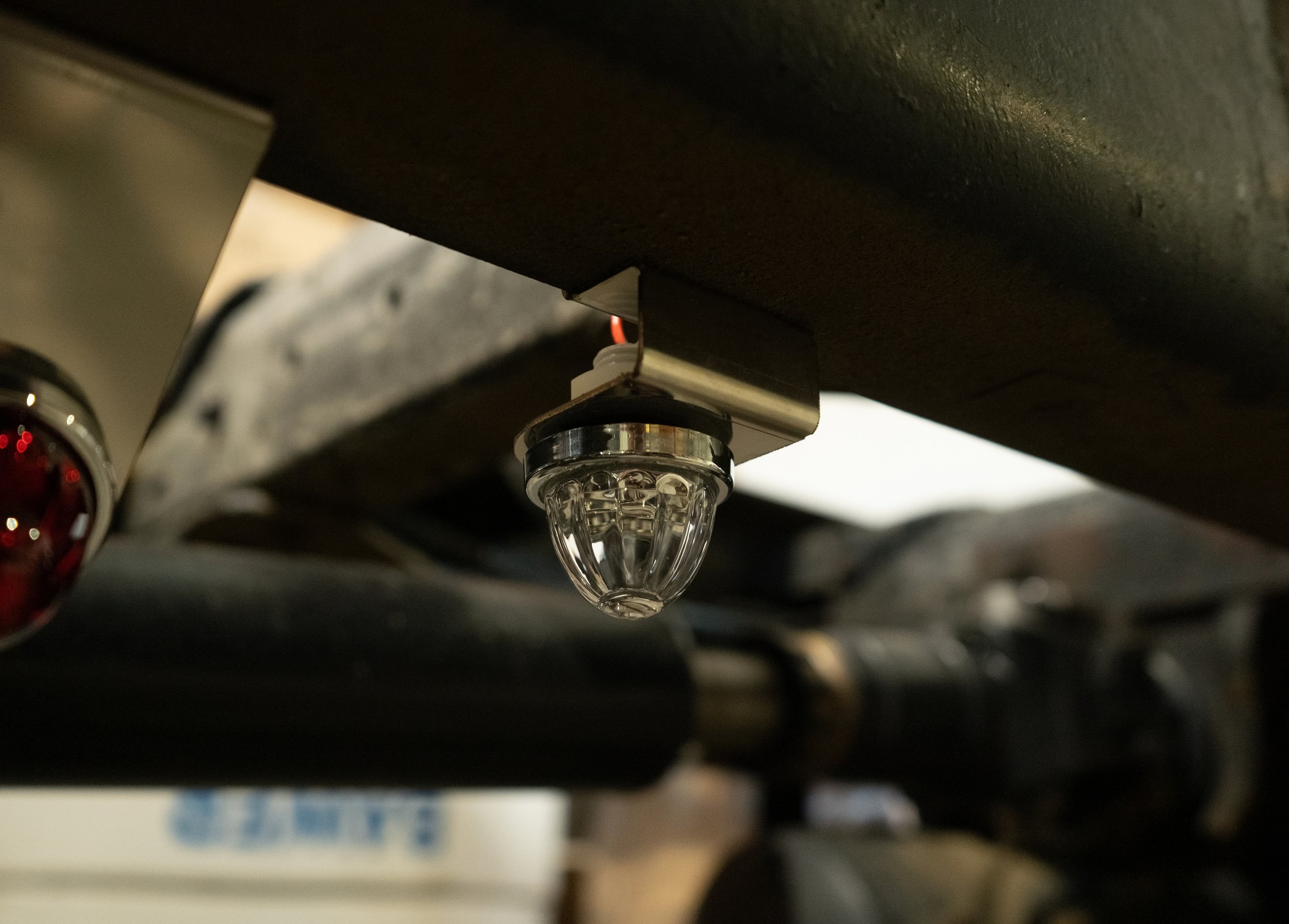 Frame Mounted 90° Light Bracket For Stud Mount 1.5" Mini Watermelon Light